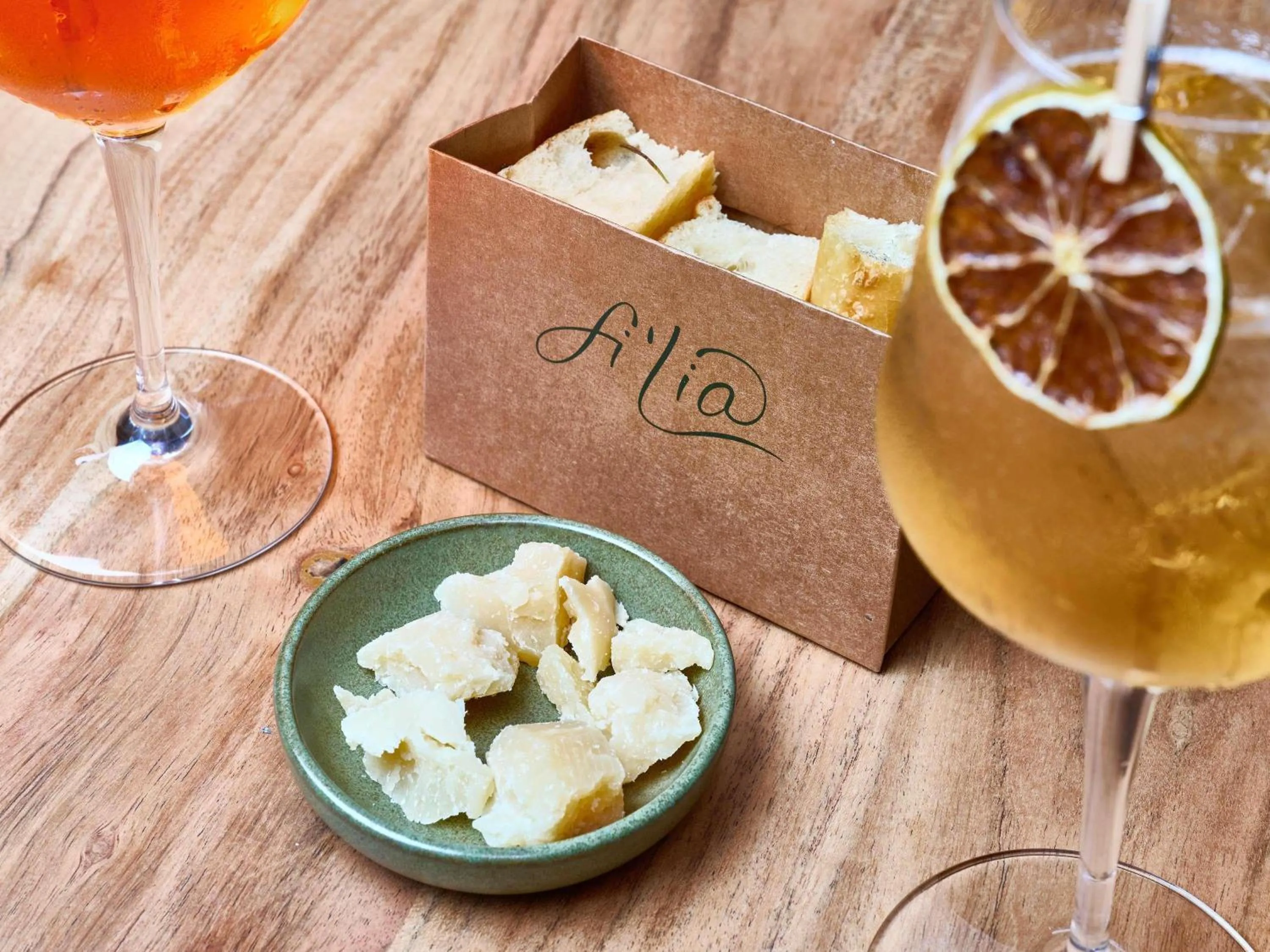 Restaurant/places to eat in Pullman Paris Montparnasse