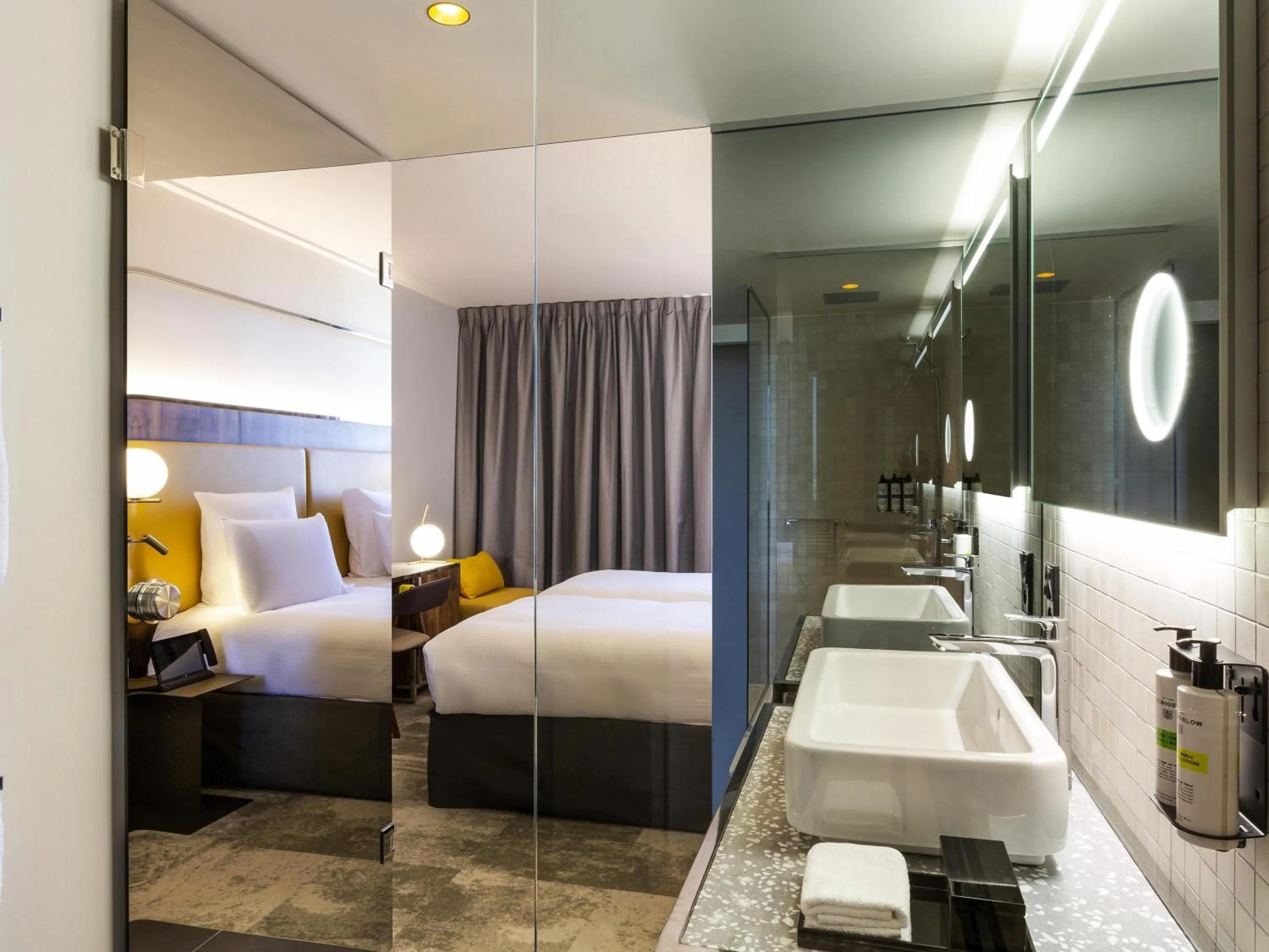 Bedroom, Bed in Pullman Paris Montparnasse