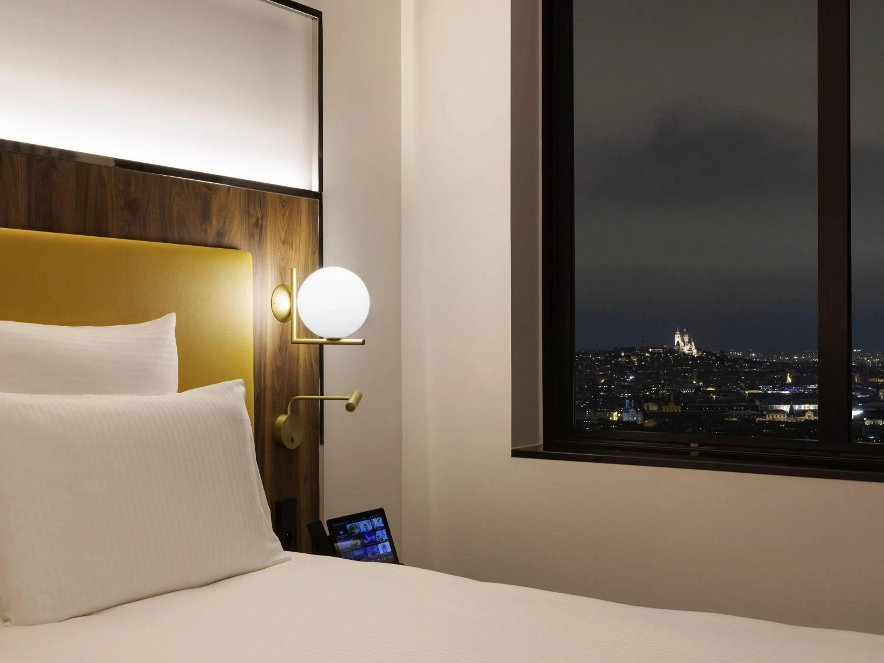 Bedroom, Bed in Pullman Paris Montparnasse