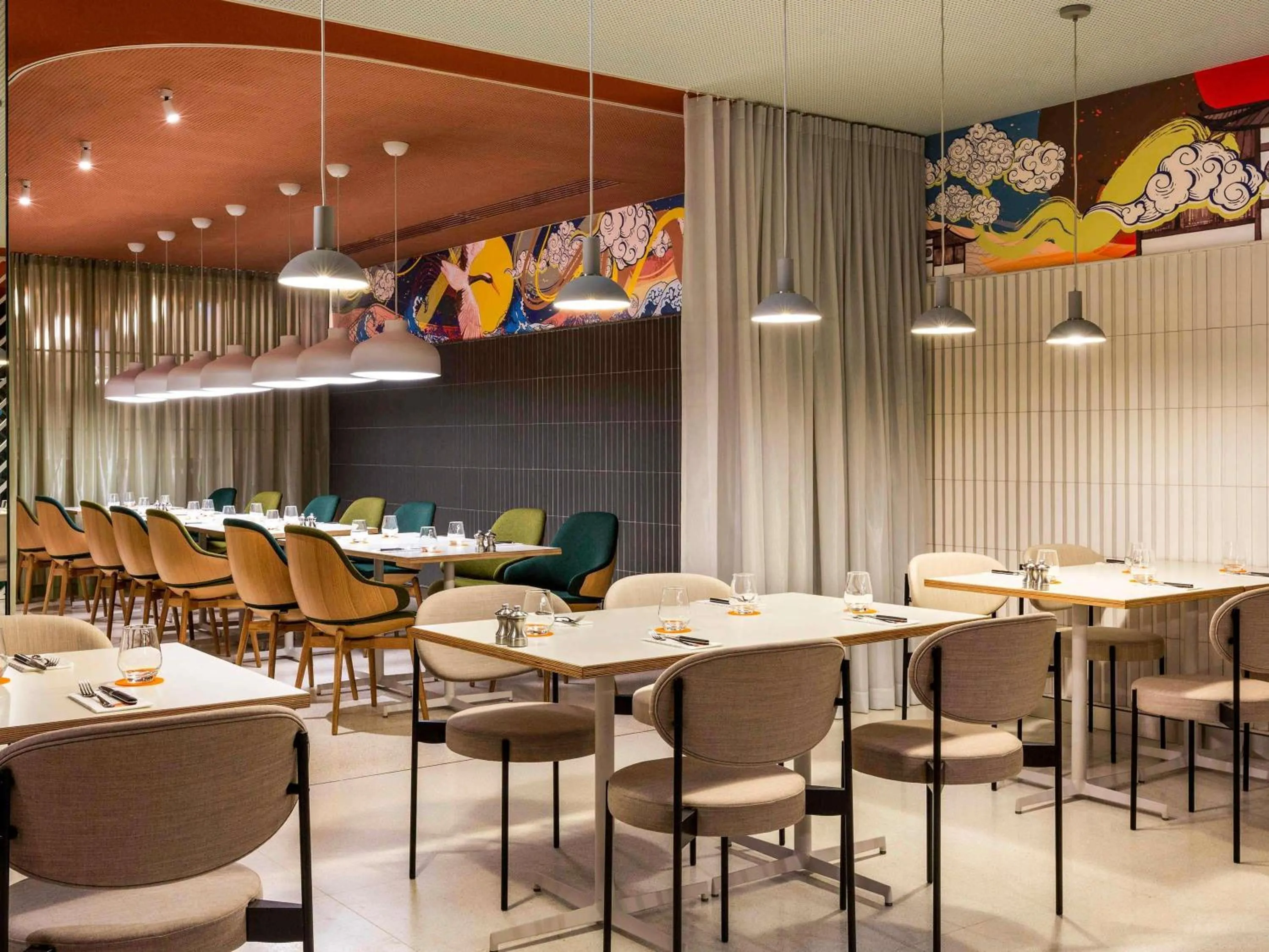 Restaurant/places to eat in Pullman Paris Montparnasse