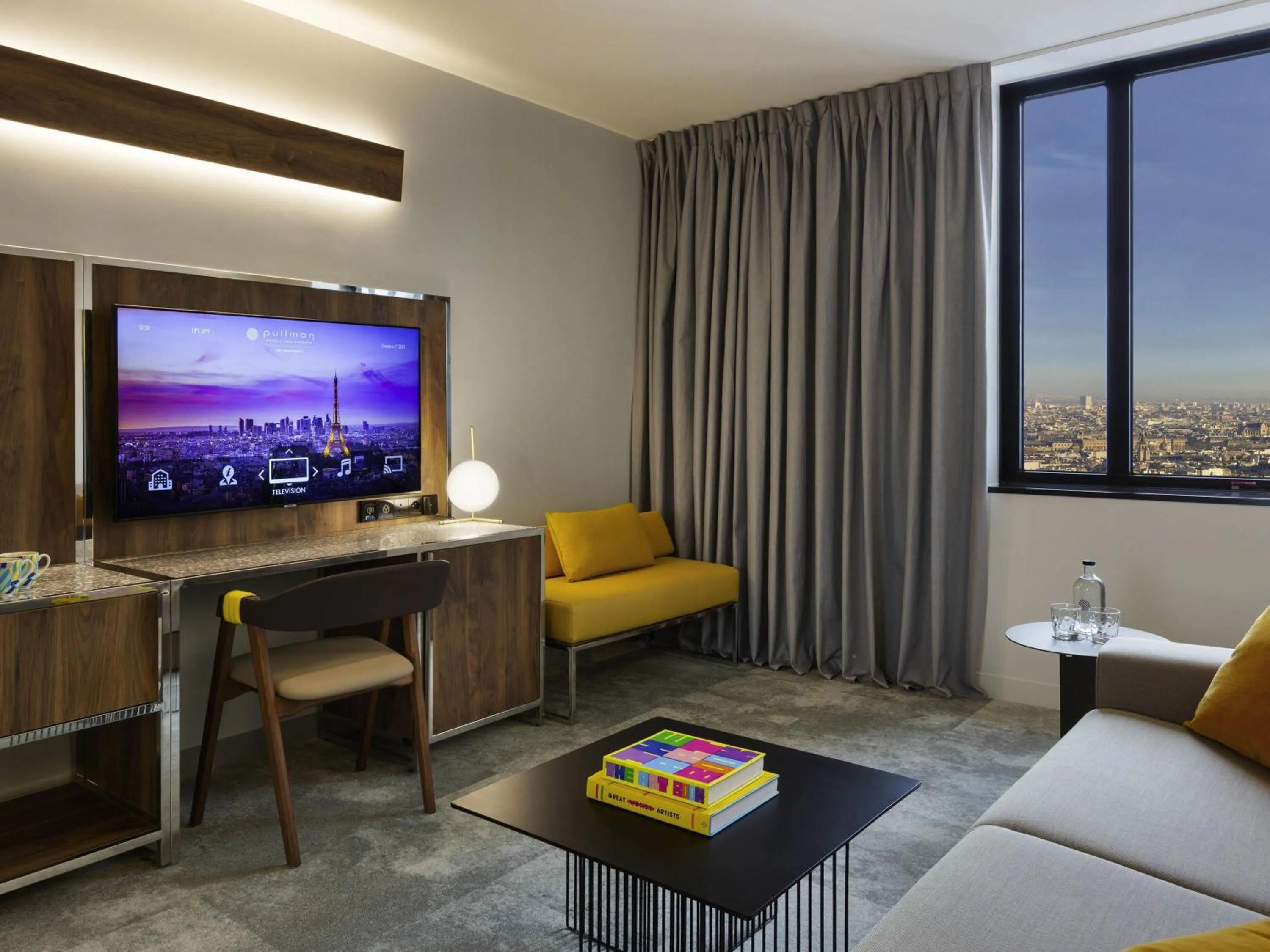 Photo of the whole room in Pullman Paris Montparnasse