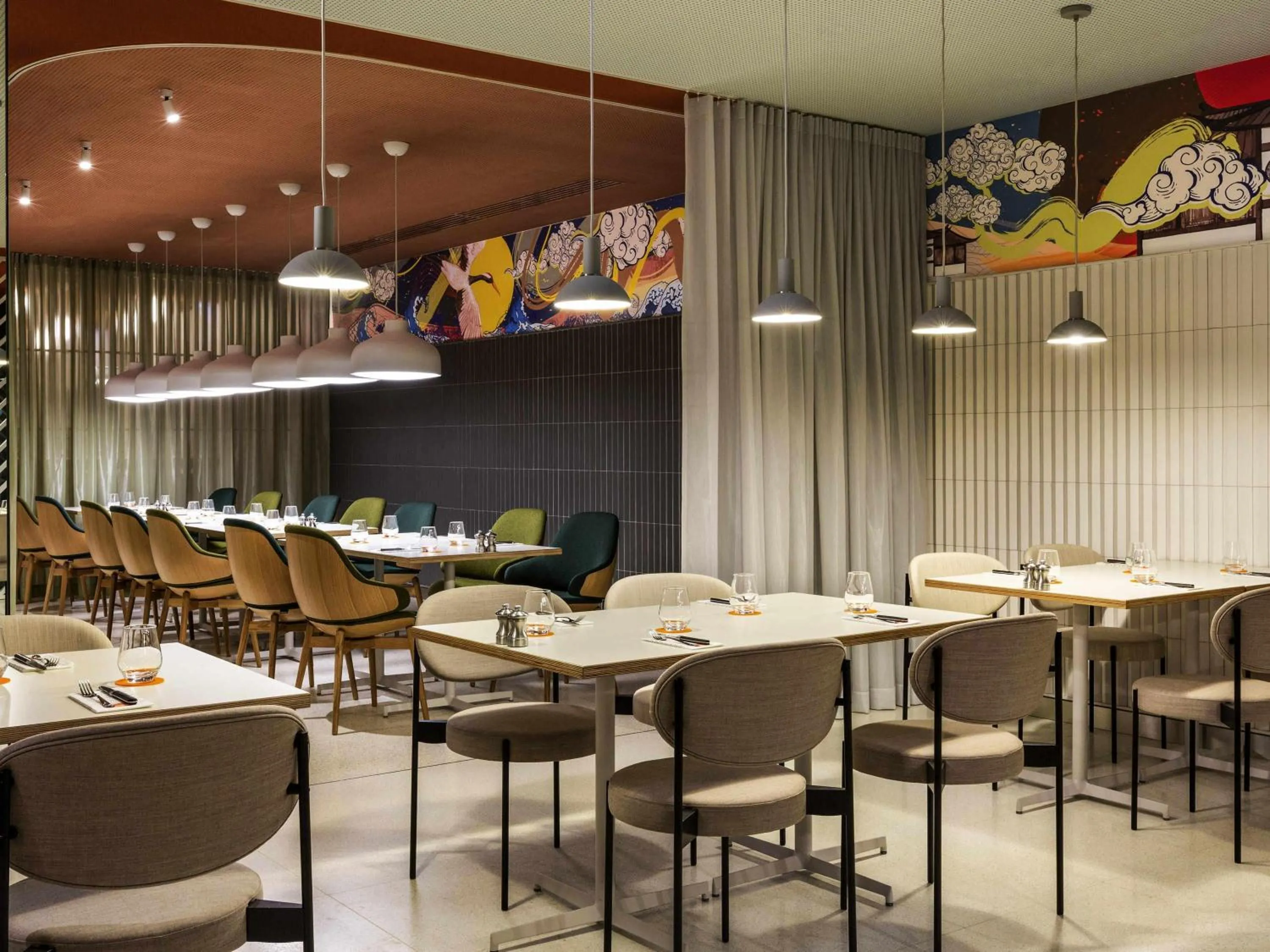 Restaurant/places to eat in Pullman Paris Montparnasse