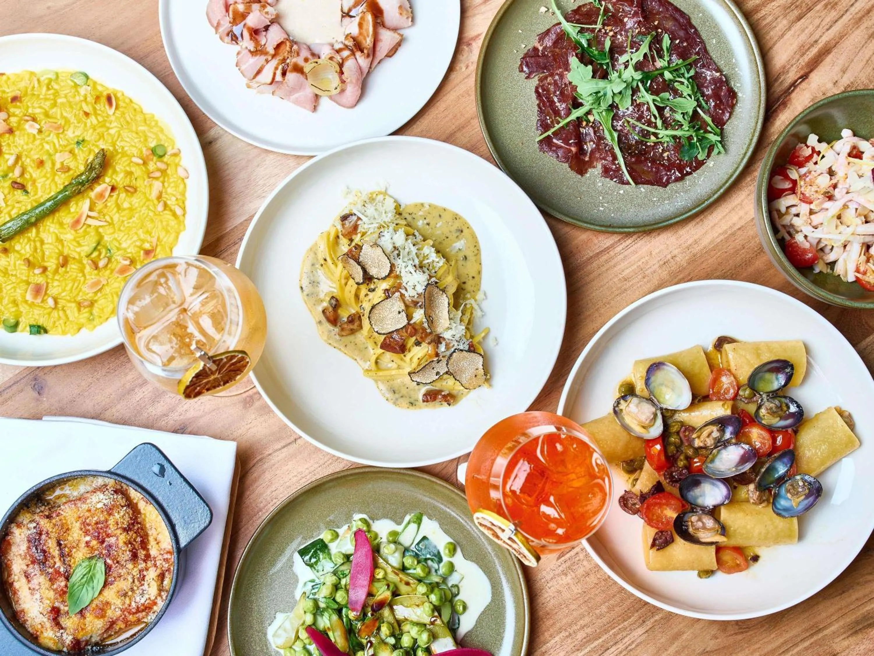 Restaurant/places to eat in Pullman Paris Montparnasse