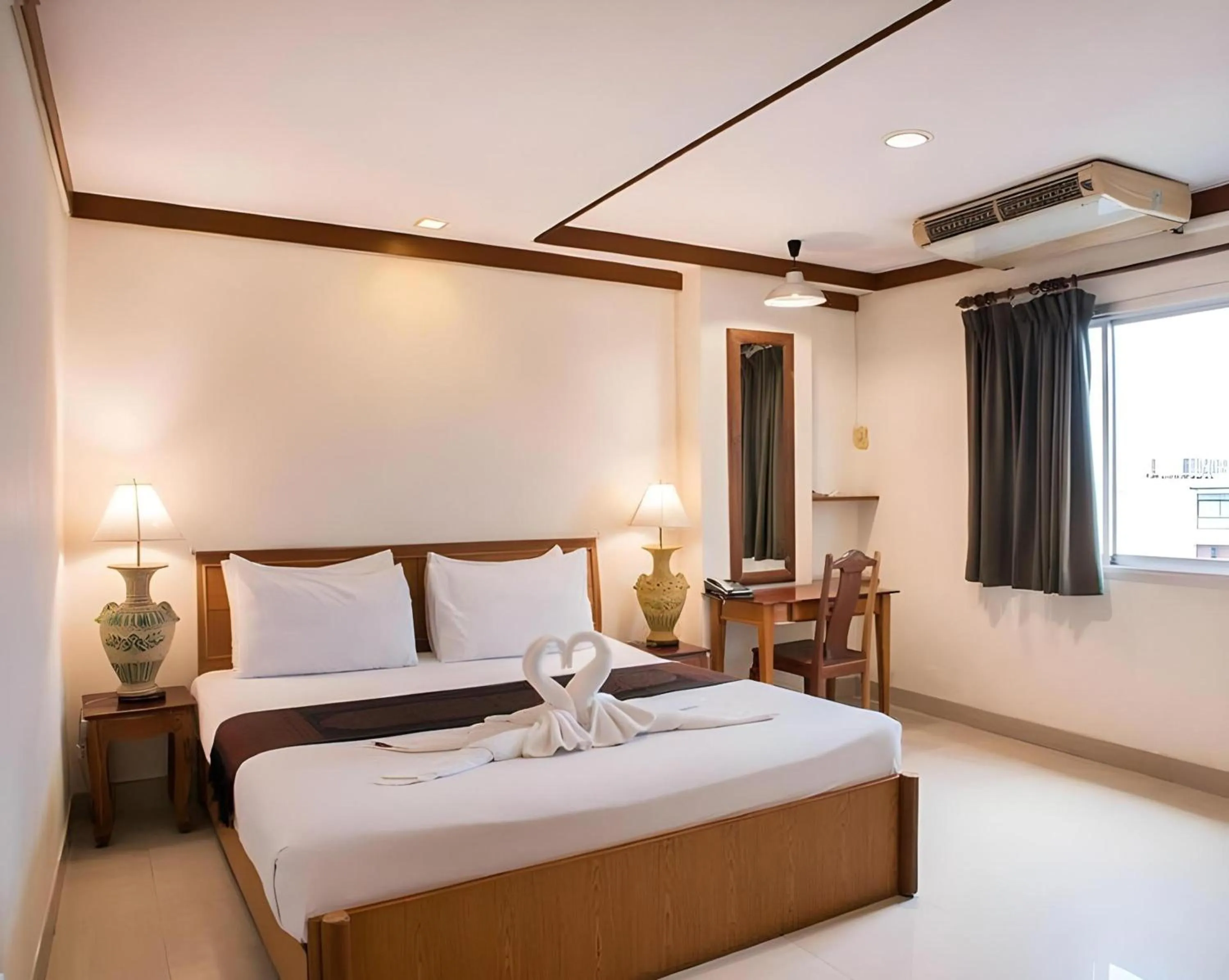 Photo of the whole room, Bed in Collection O Howard Square Boutique Hotel