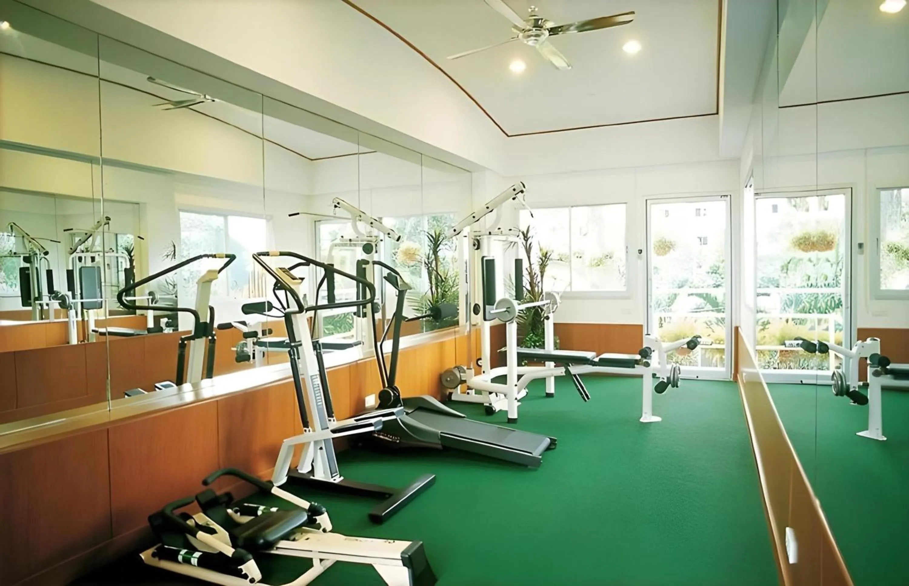 Fitness centre/facilities in Collection O Howard Square Boutique Hotel