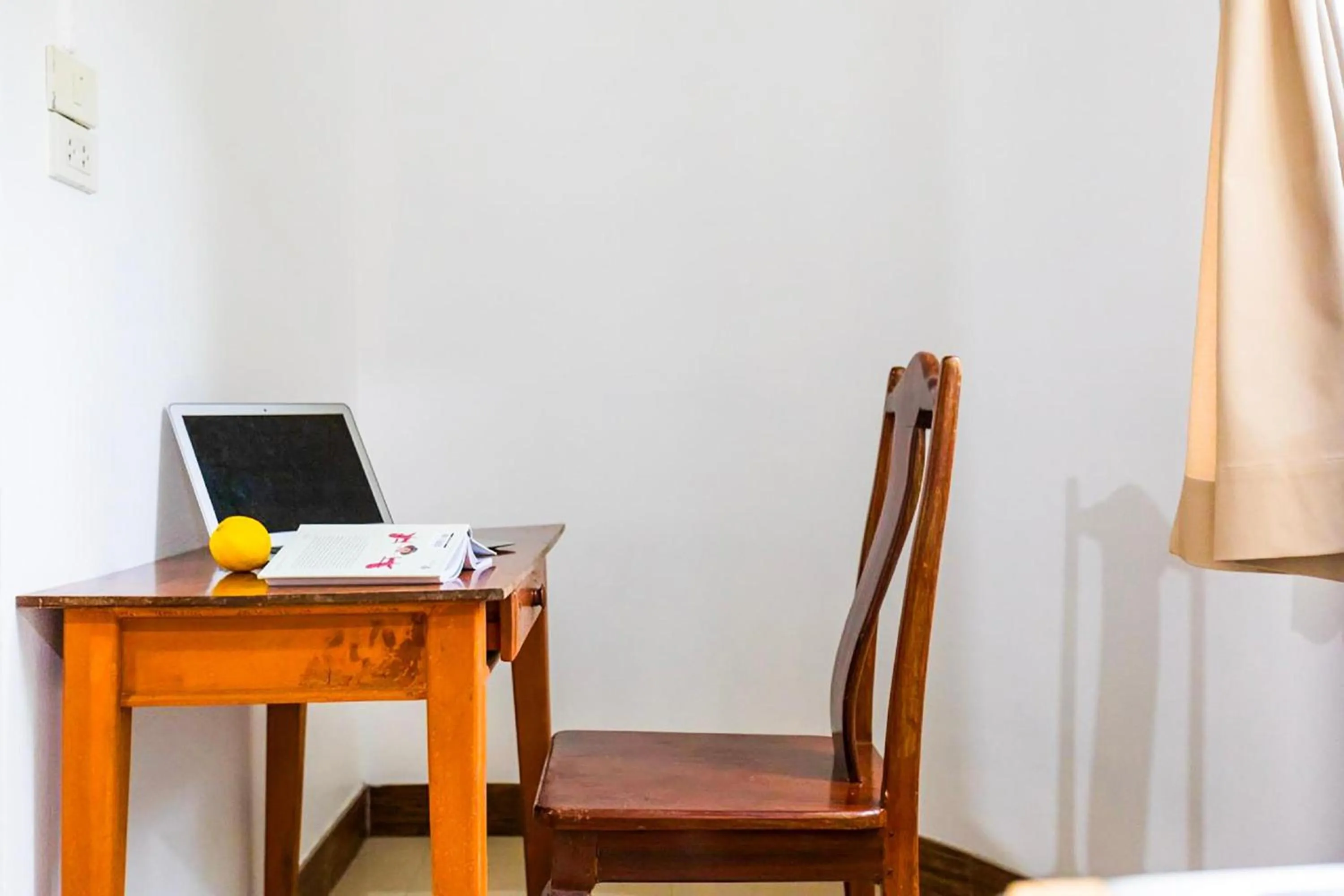 Bedroom in Collection O Howard Square Boutique Hotel