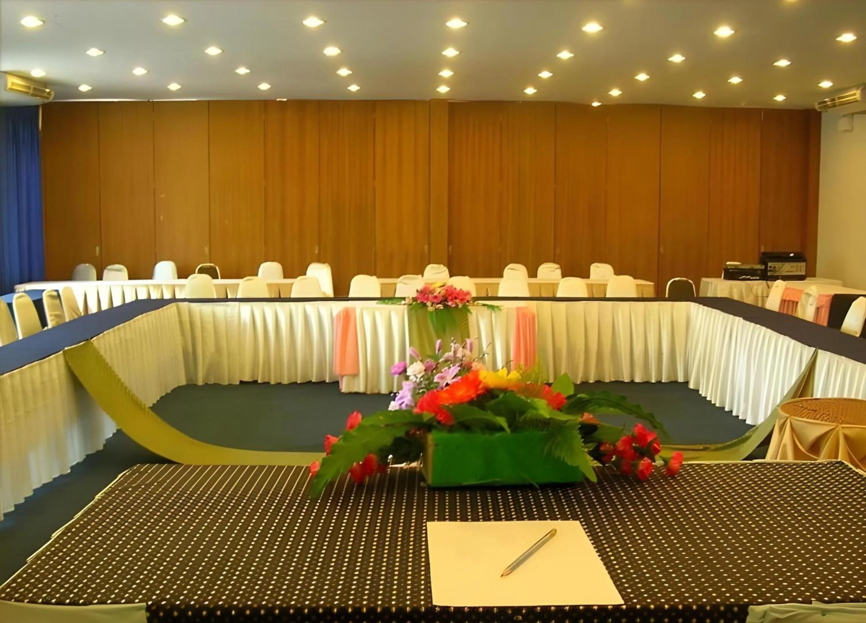 Meeting/conference room in Collection O Howard Square Boutique Hotel