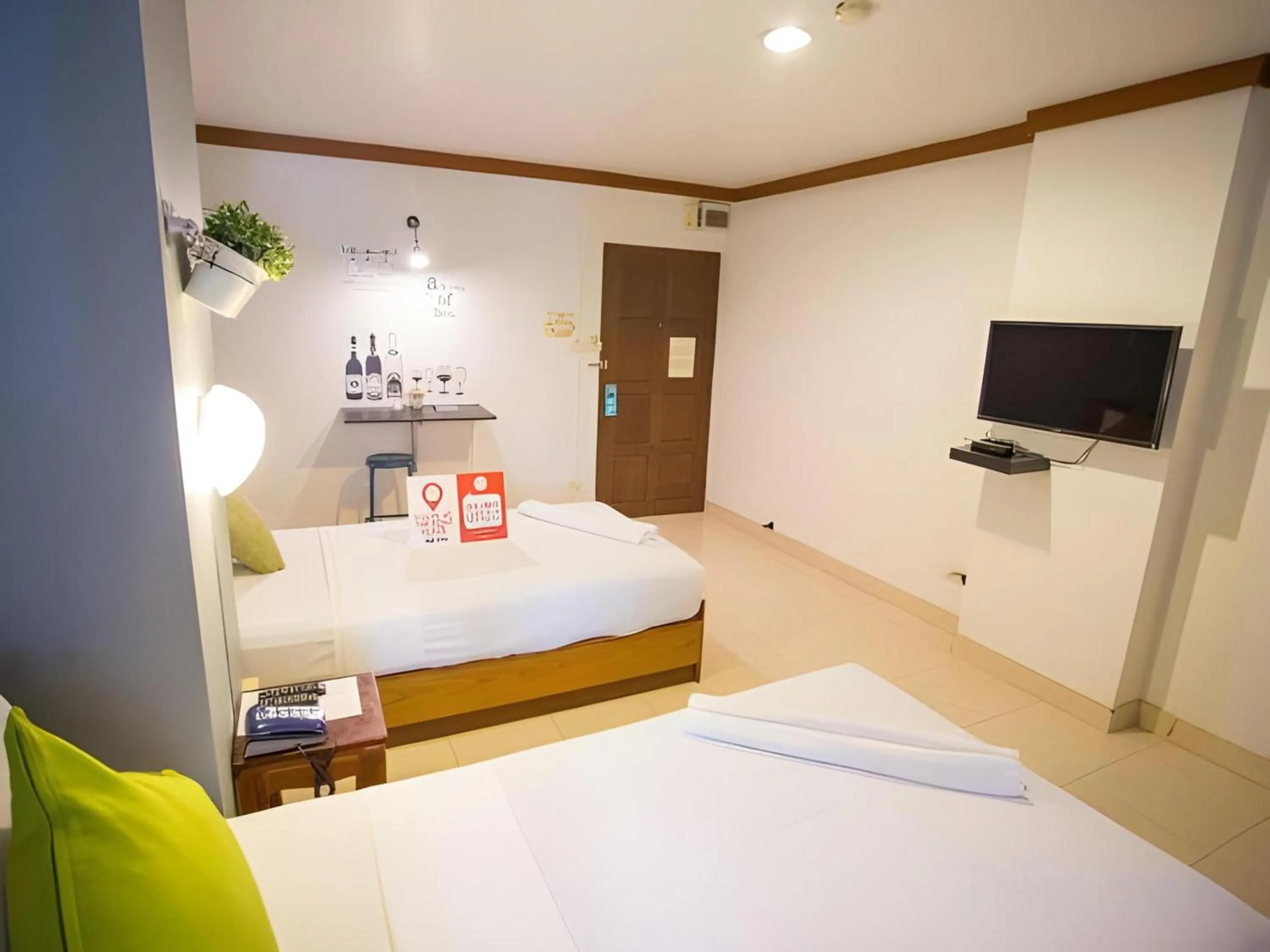 Photo of the whole room, Bed in Collection O Howard Square Boutique Hotel