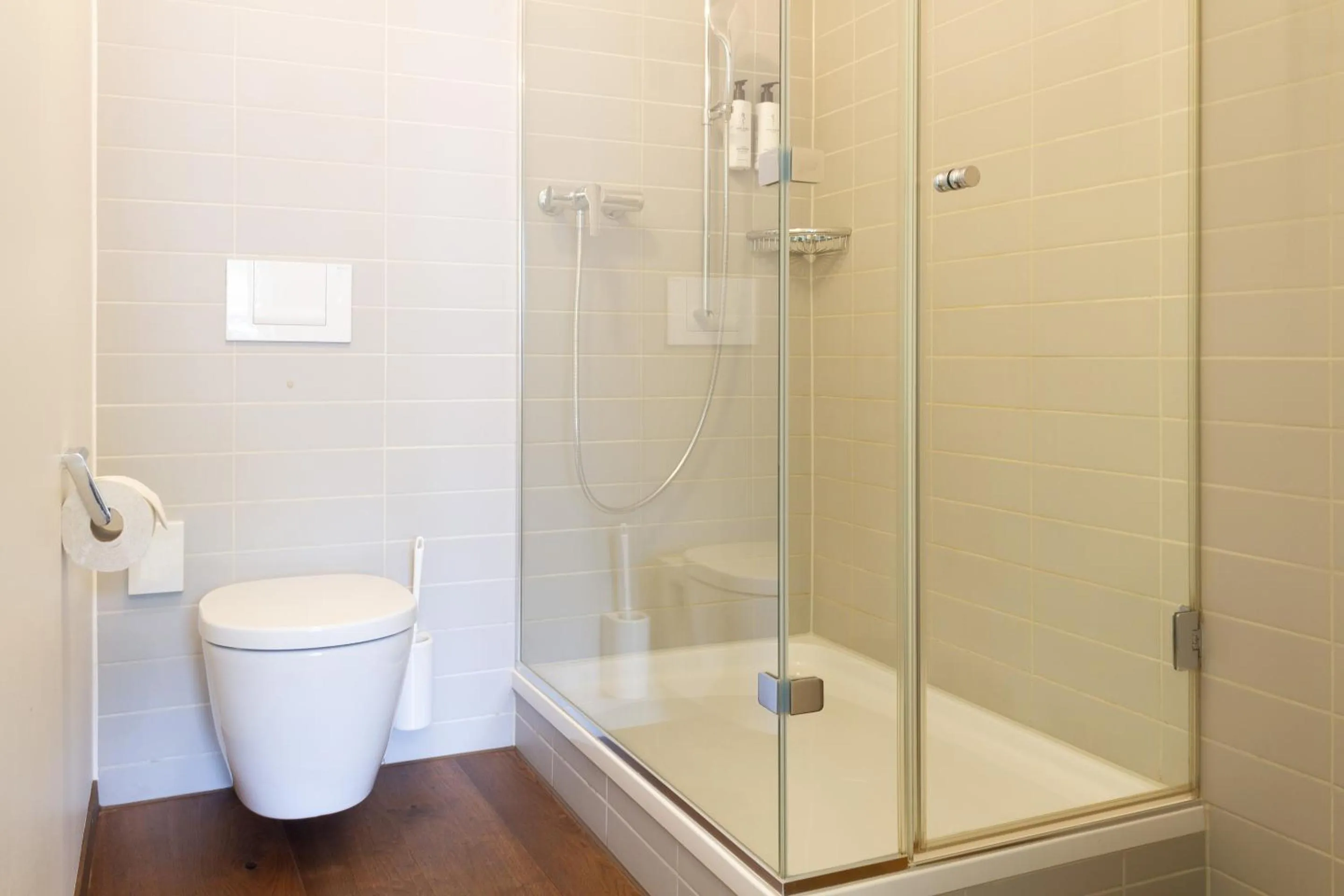 Toilet in Hotel Schlüssel