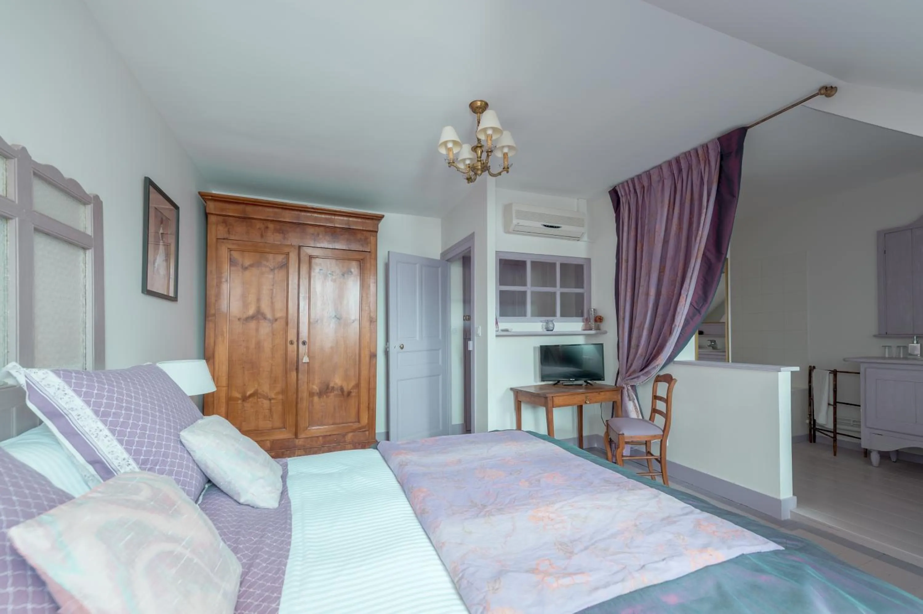 Bedroom in La Perluette