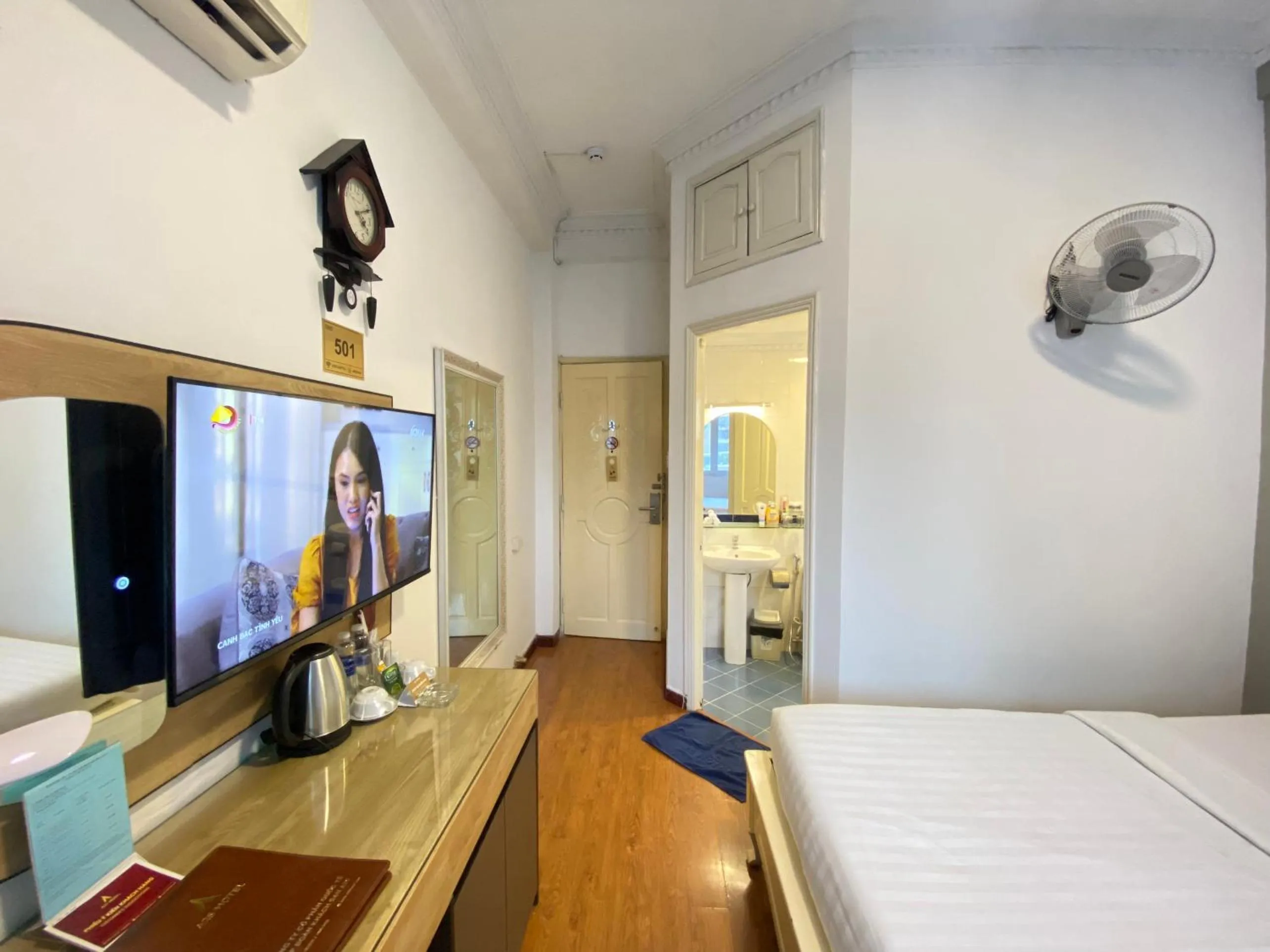 Bed in A25 Hotel - 35 Mạc Thị Bưởi