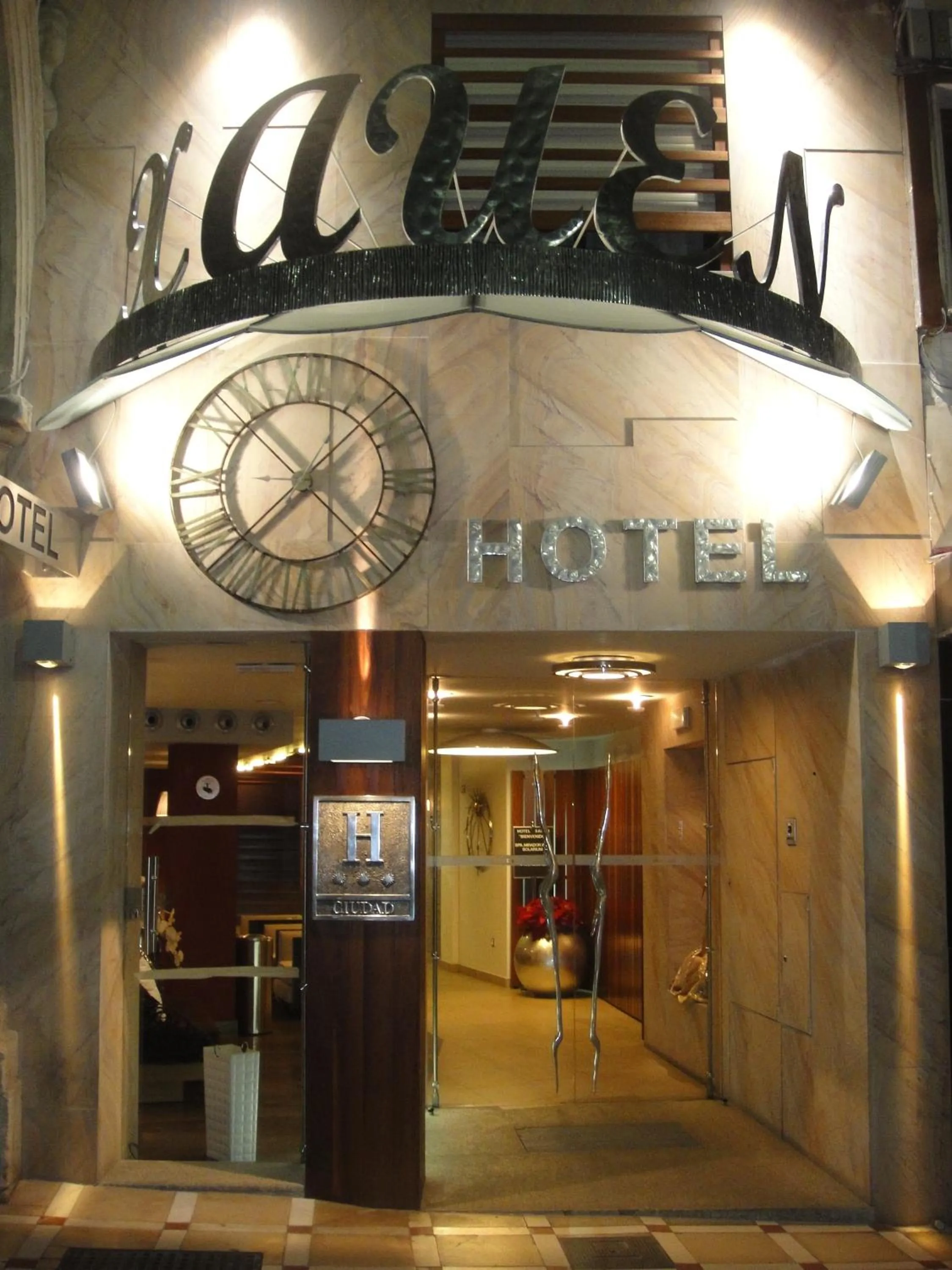 Facade/entrance in Hotel Xauen