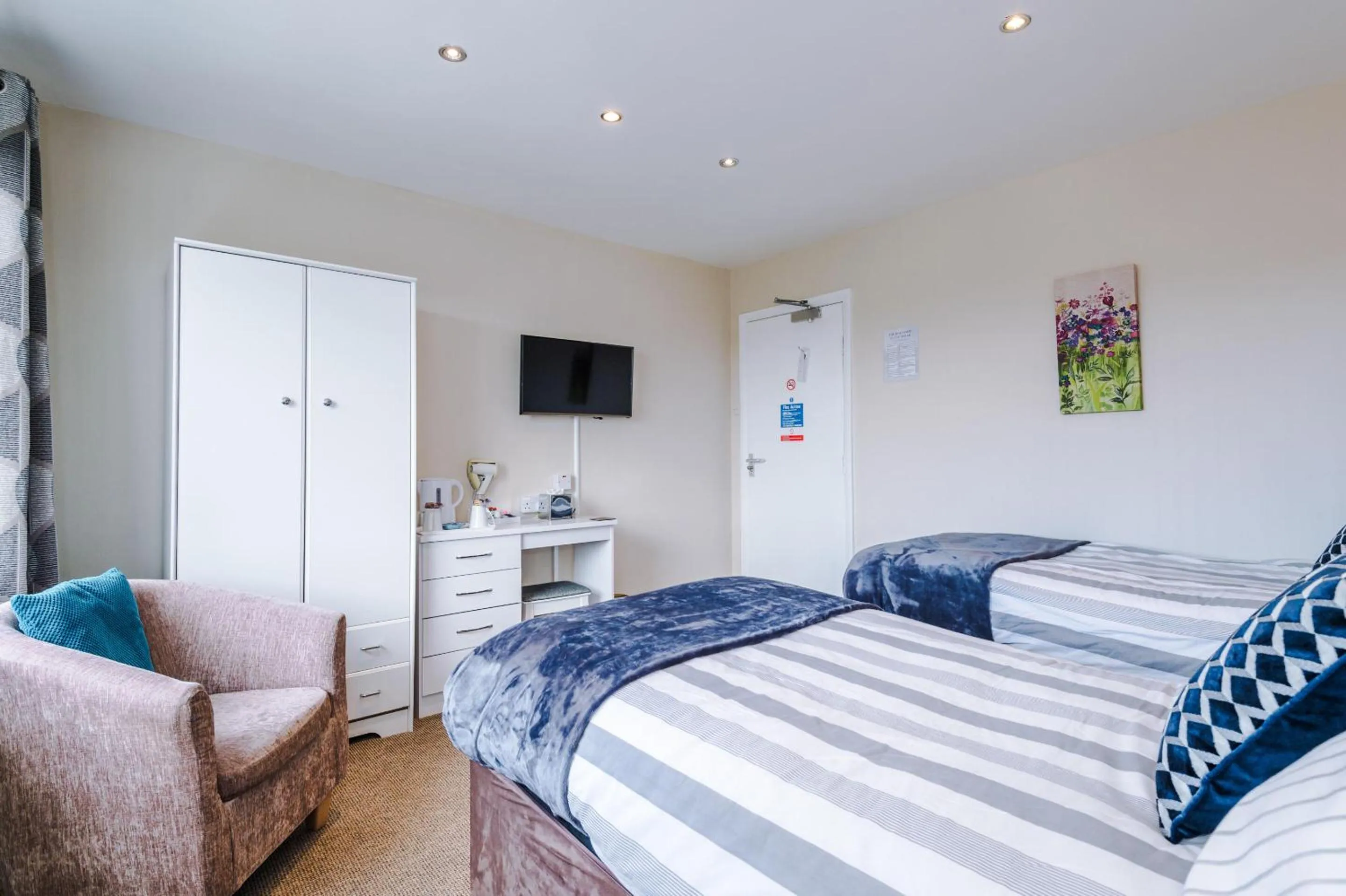 Bedroom, Bed in Holcombe Guest House