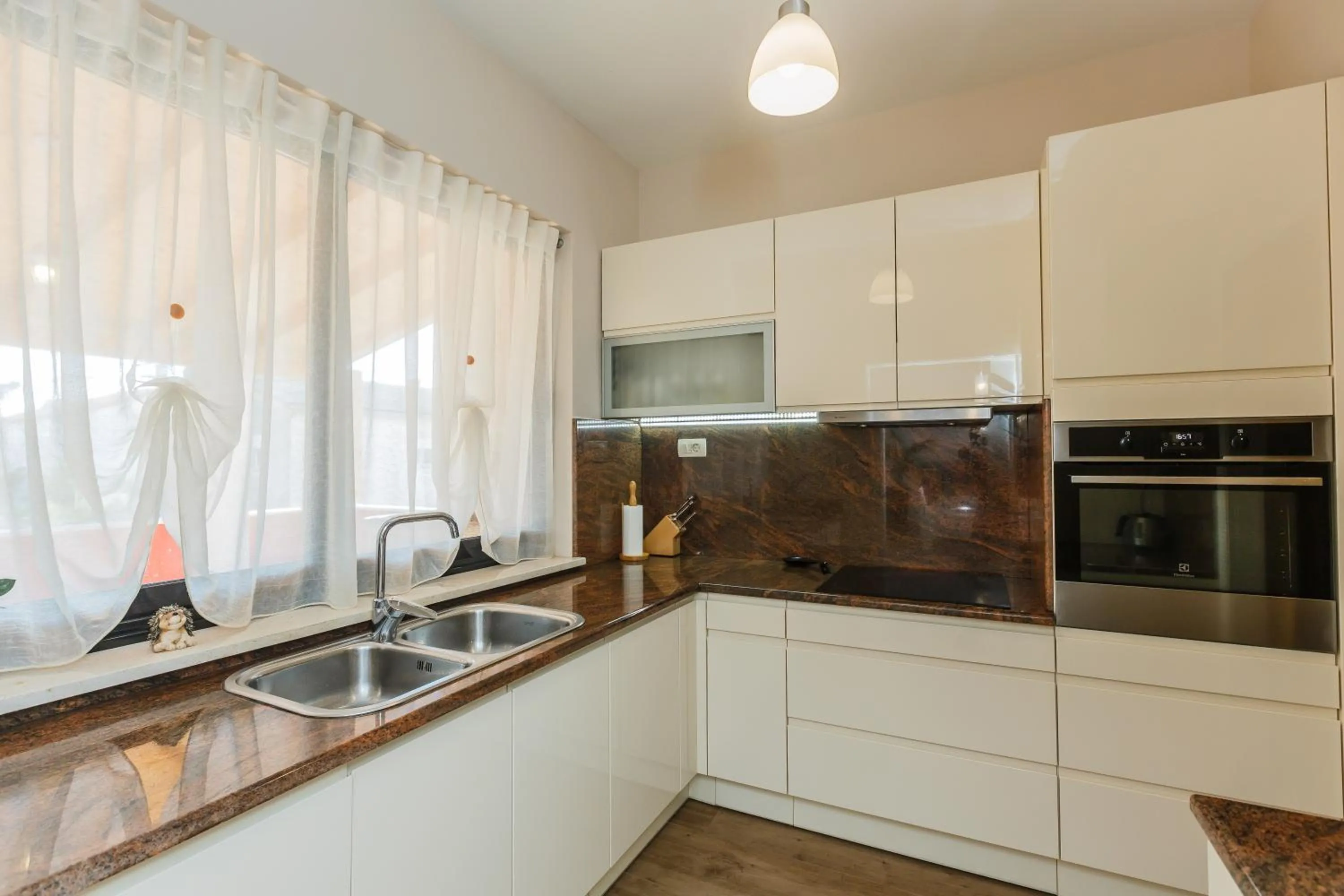 Kitchen or kitchenette in Villa Tea