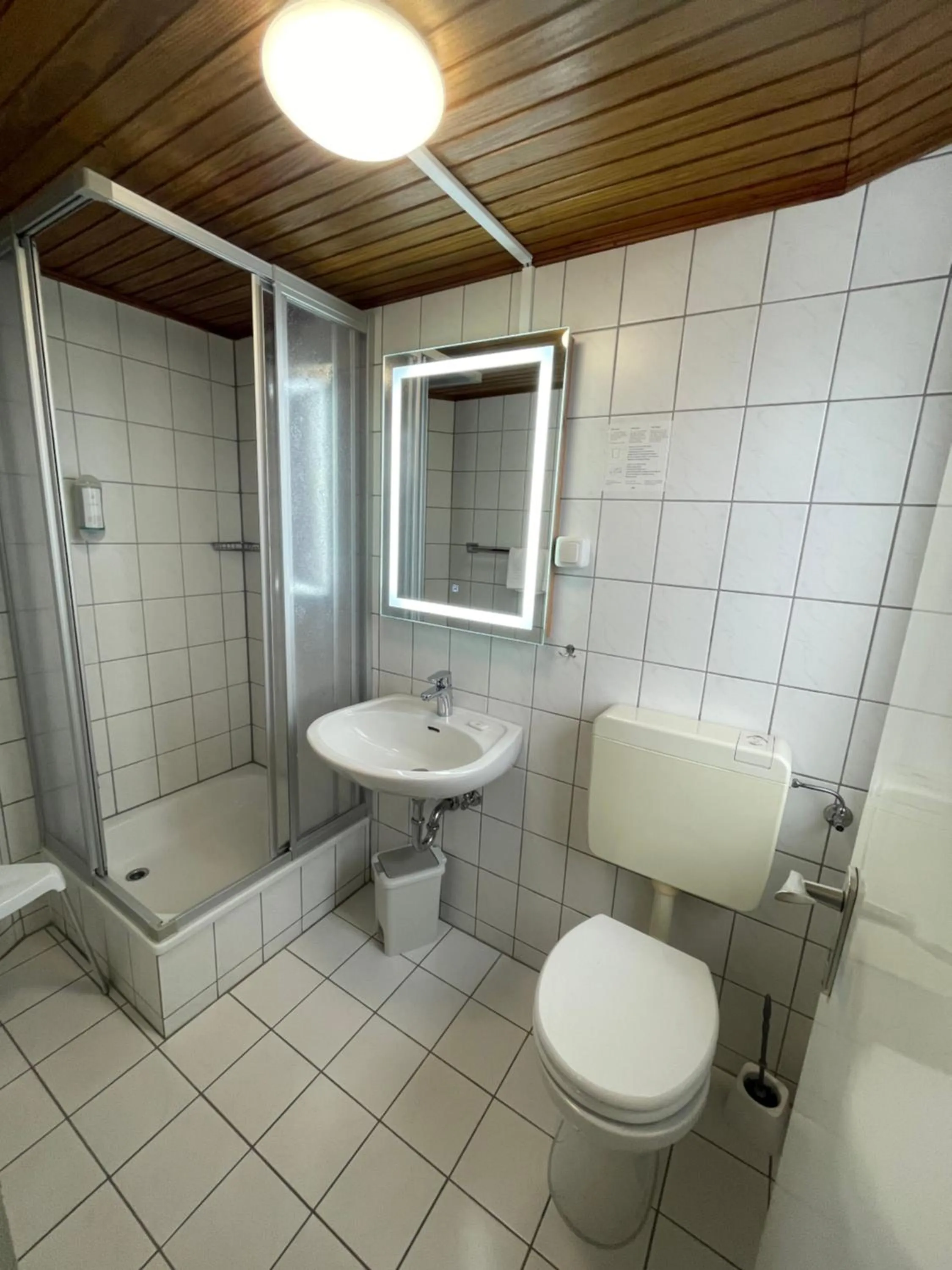 Bathroom in Schollers Restaurant & Hotel