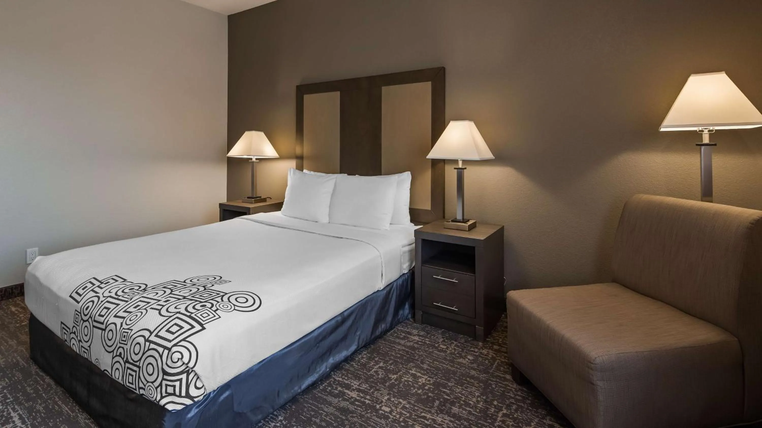 Photo of the whole room, Bed in Baymont by Wyndham Moses Lake