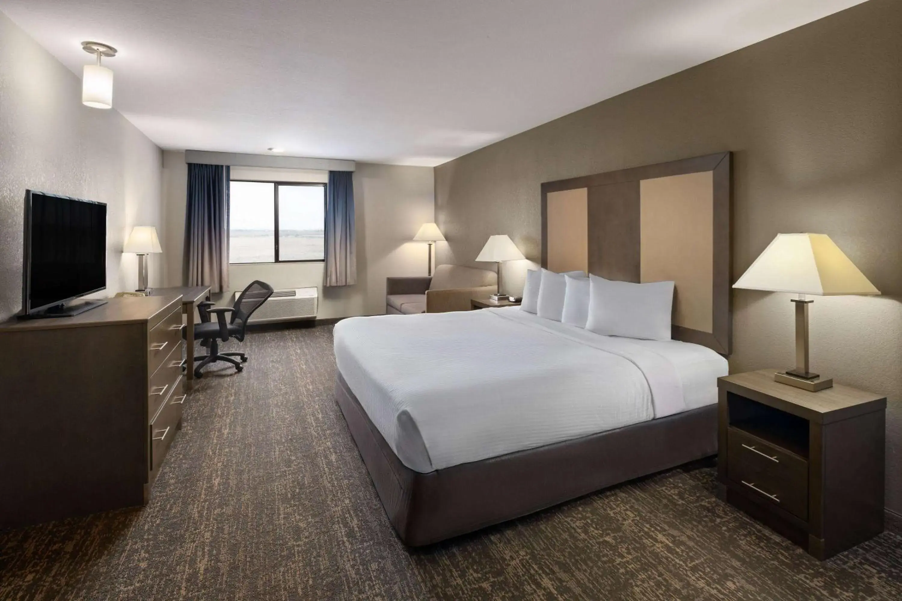 Deluxe King Studio Suite - Non-Smoking in Baymont by Wyndham Moses Lake Deluxe King Studio Suite - Non-Smoking in Baymont by Wyndham Moses Lake