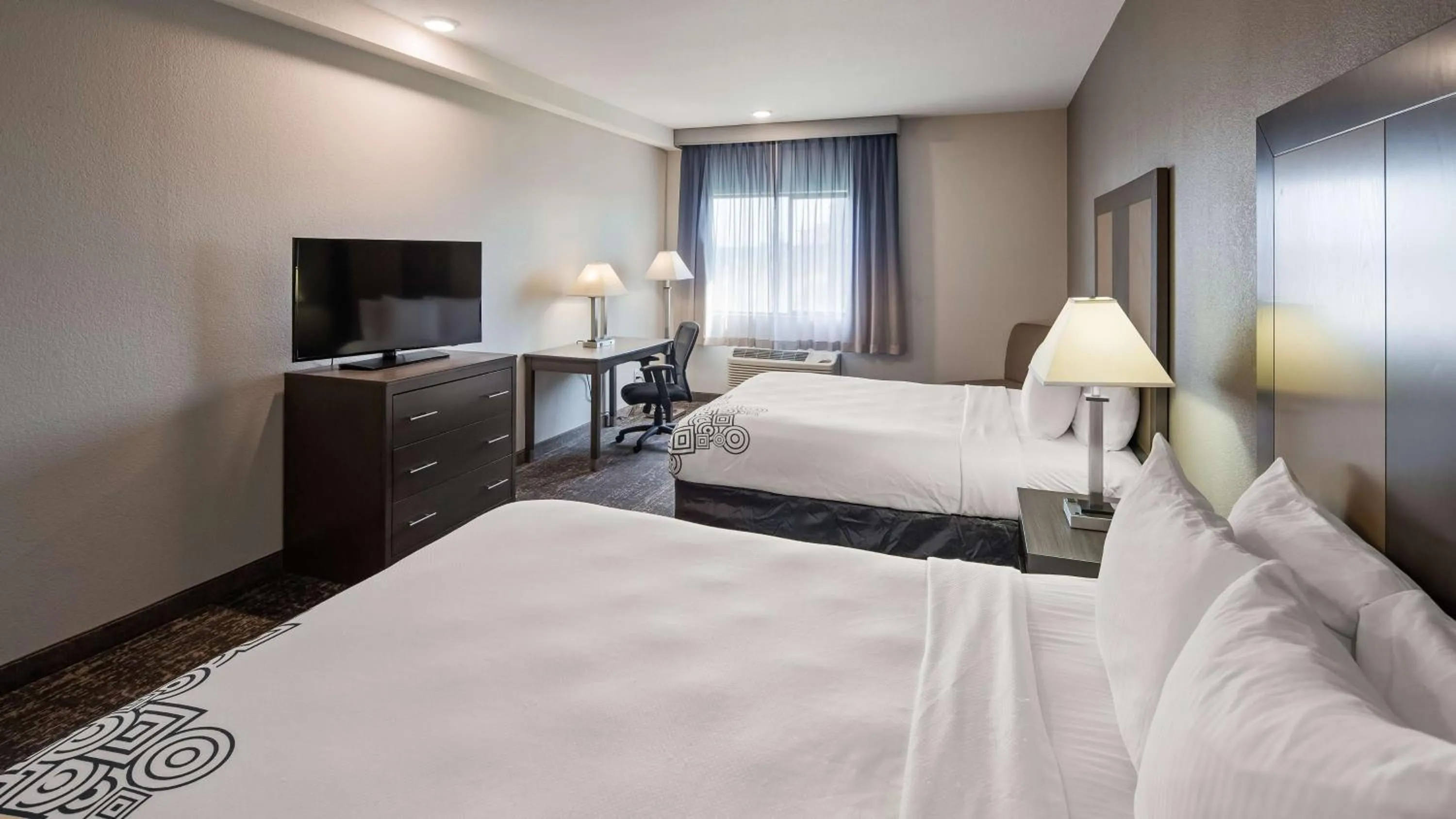 TV and multimedia, Bed in Baymont by Wyndham Moses Lake