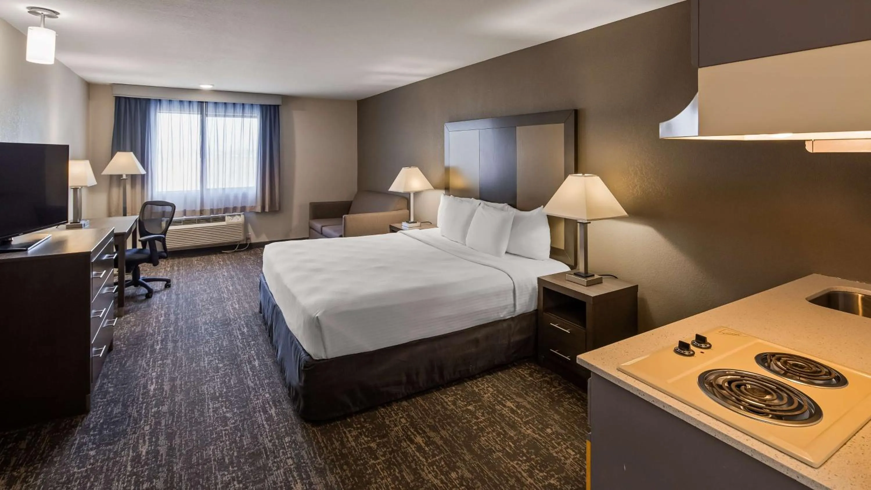 Photo of the whole room, Bed in Baymont by Wyndham Moses Lake