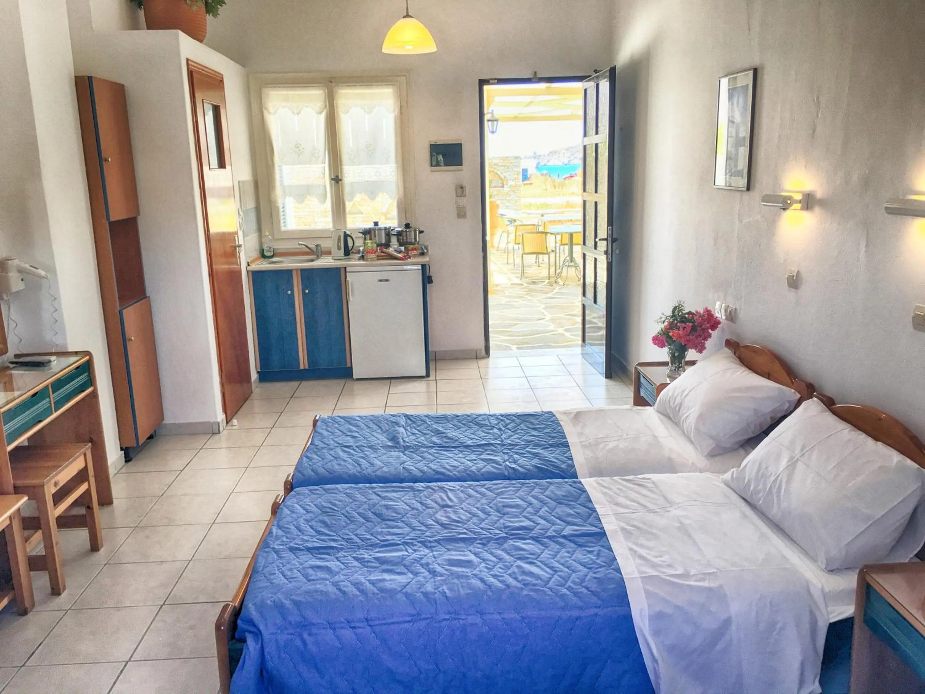 Kitchen or kitchenette, Bed in Hotel Helena