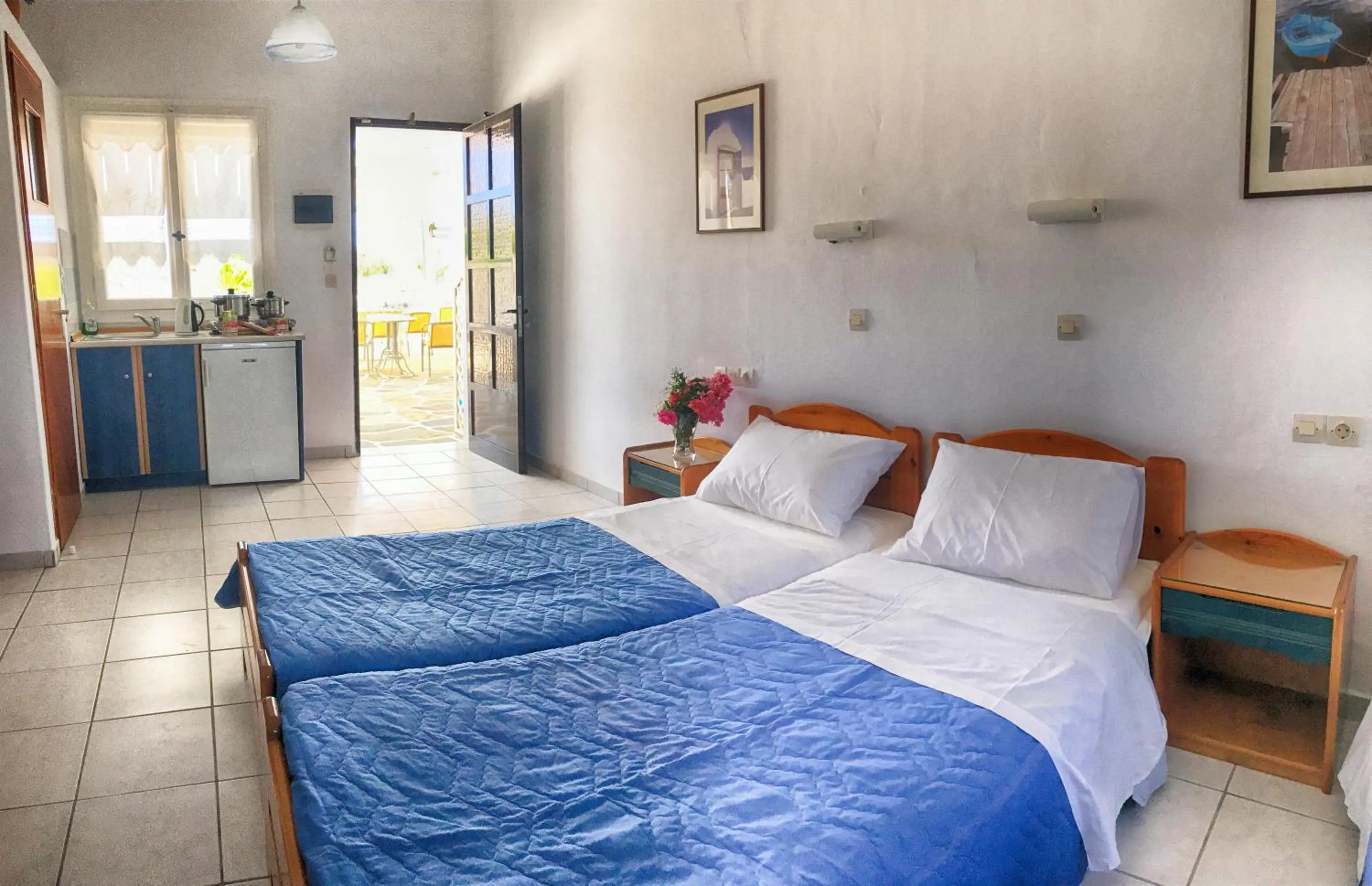 Kitchen or kitchenette, Bed in Hotel Helena