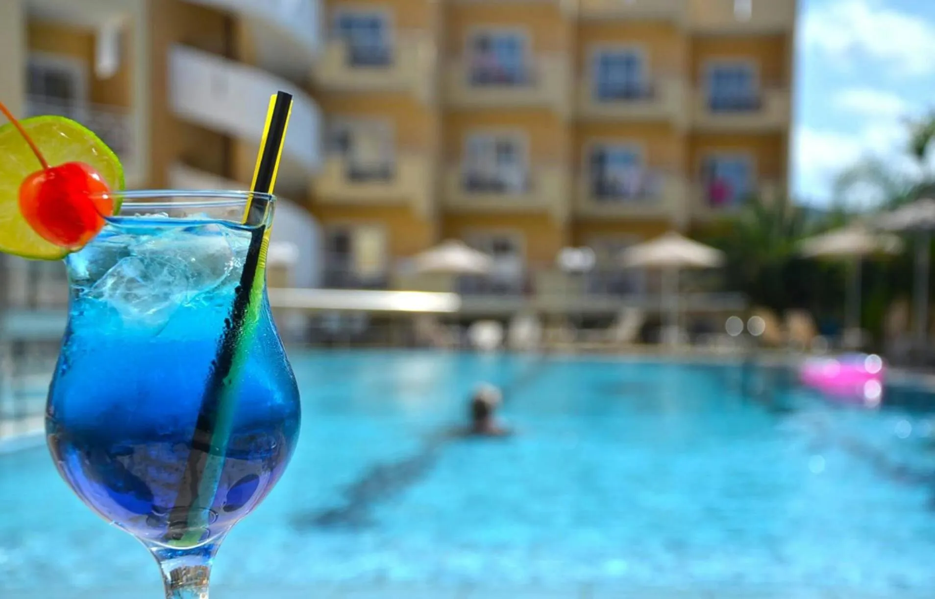 Swimming pool in Sunny Bay Hotel