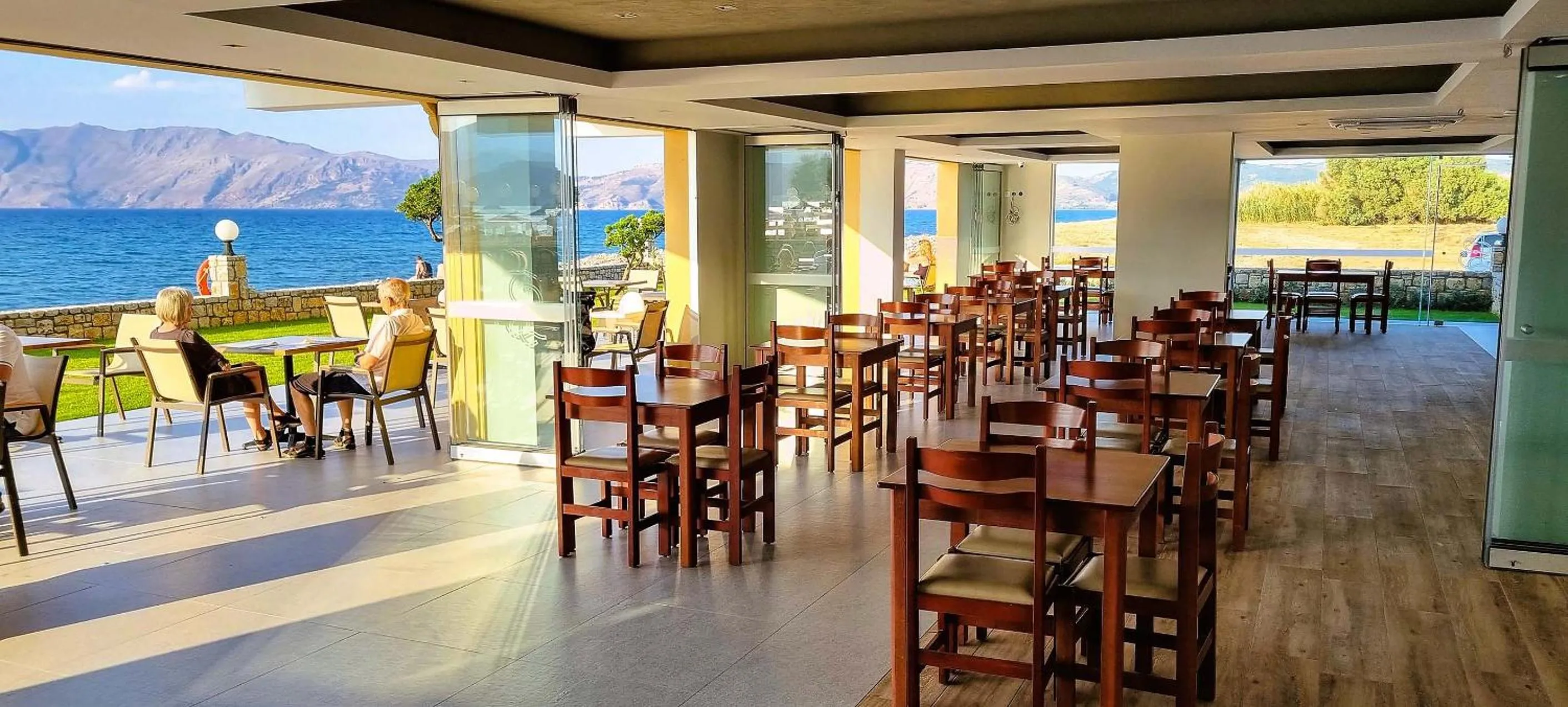 Restaurant/places to eat in Sunny Bay Hotel