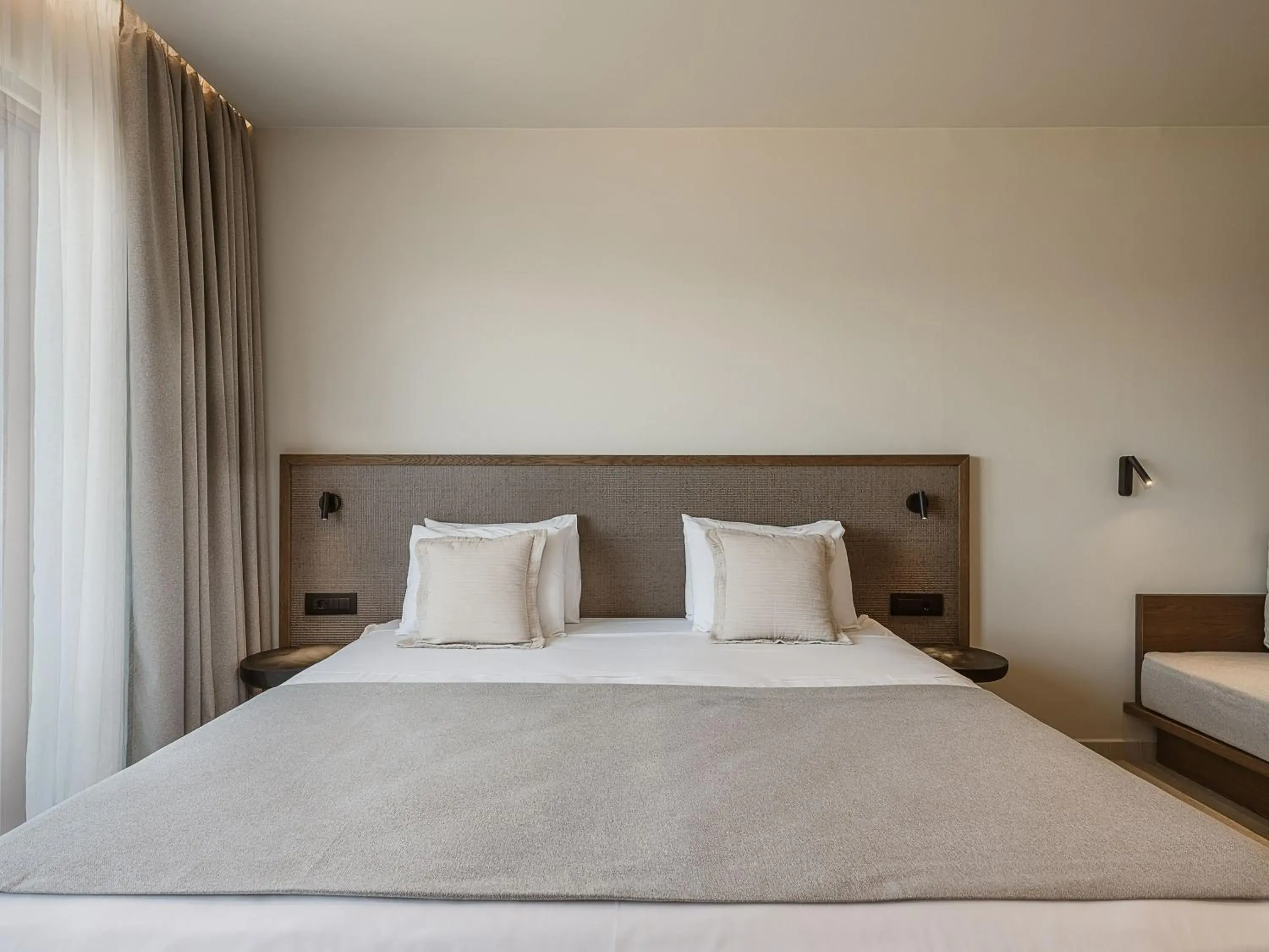 King Room with Roll-In Shower - Disability Access in Sunny Bay Hotel King Room with Roll-In Shower - Disability Access in Sunny Bay Hotel