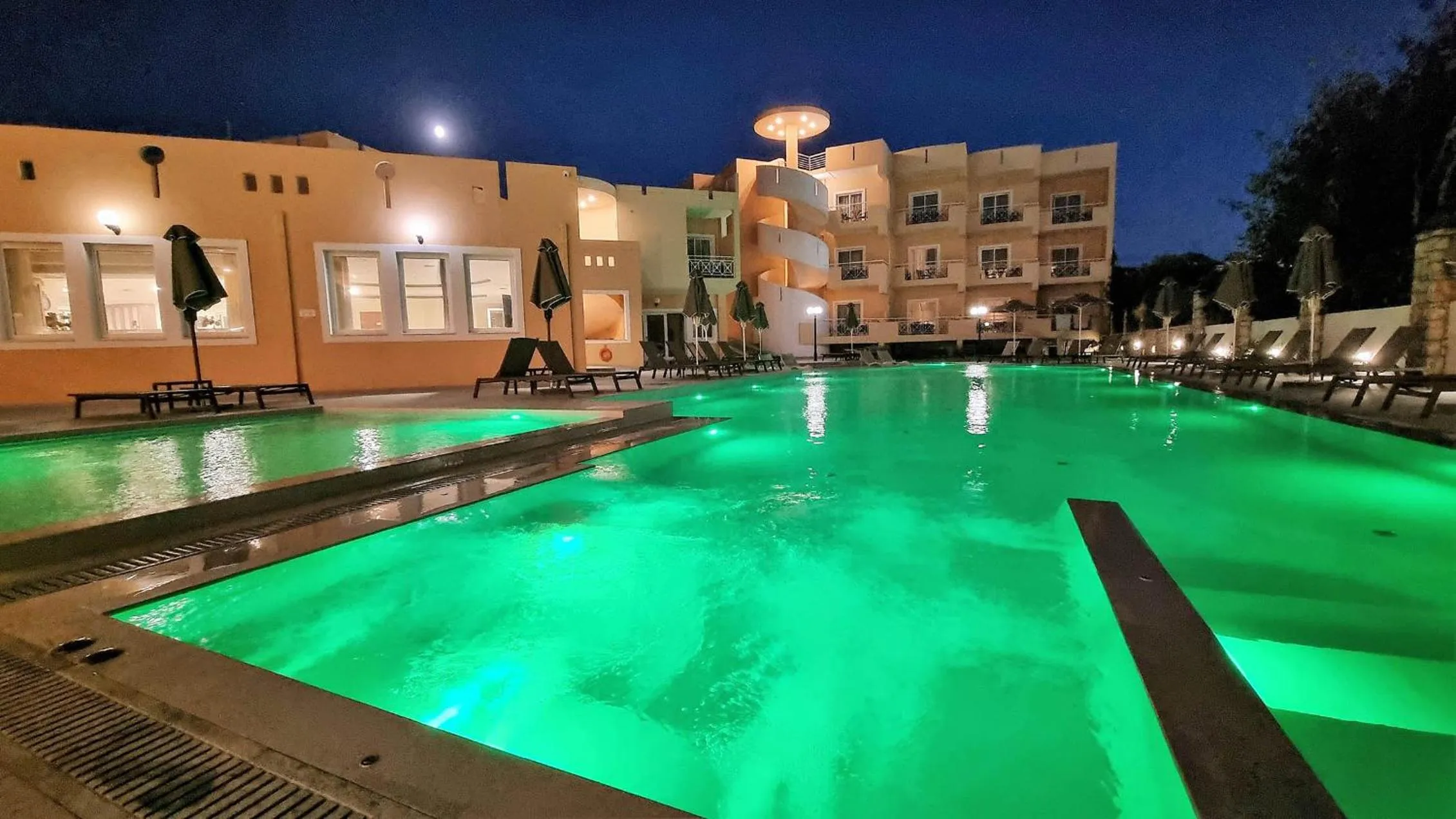 Property building in Sunny Bay Hotel