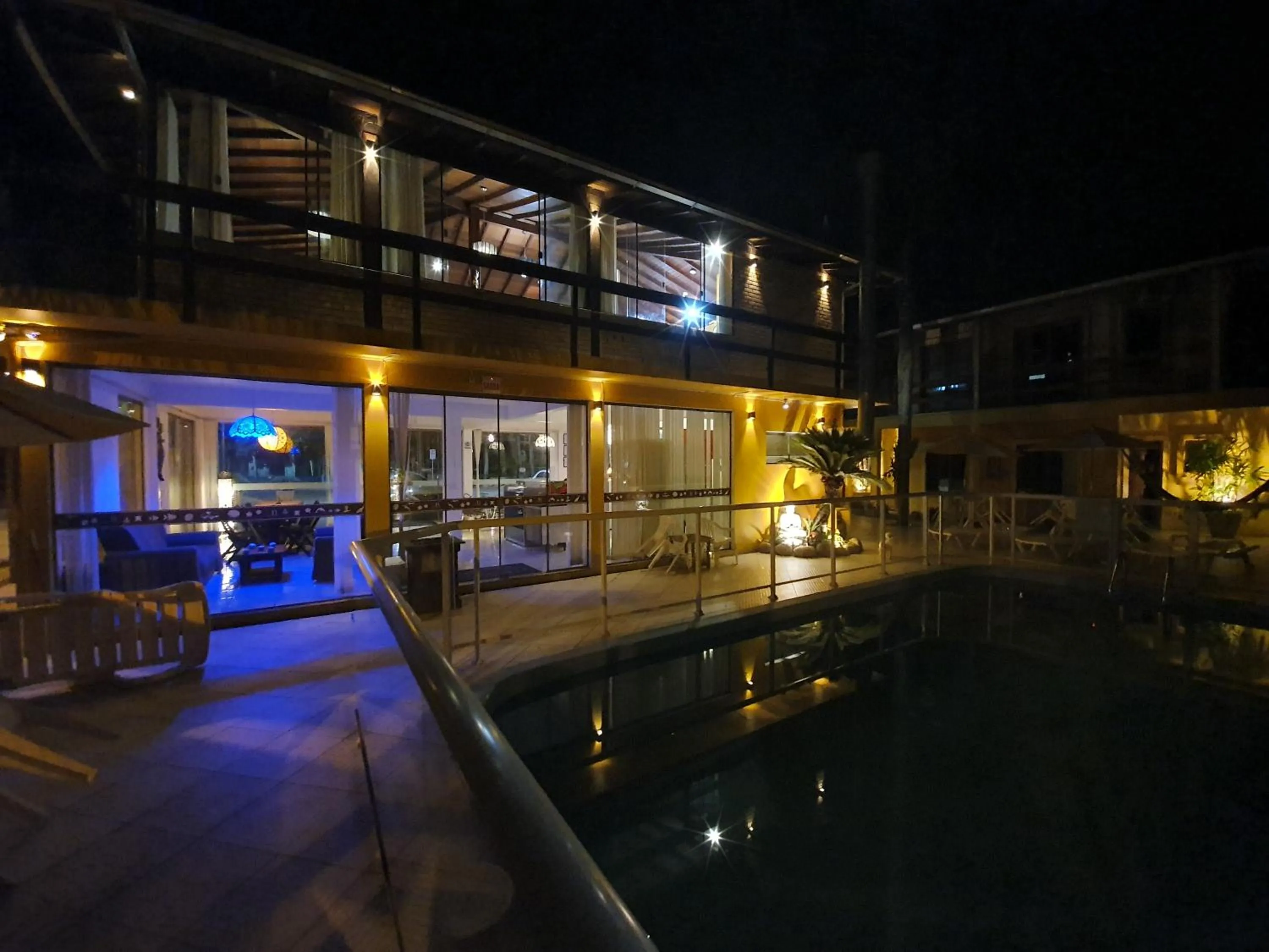 Swimming pool in Pousada Maunaloa