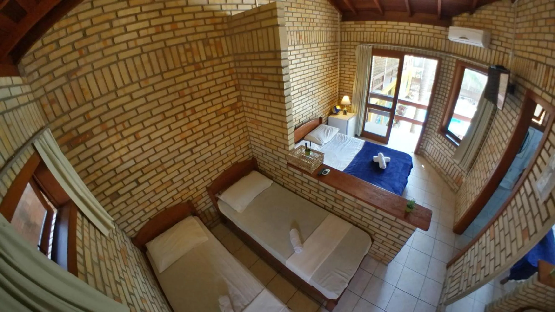 Photo of the whole room, Bed in Pousada Maunaloa