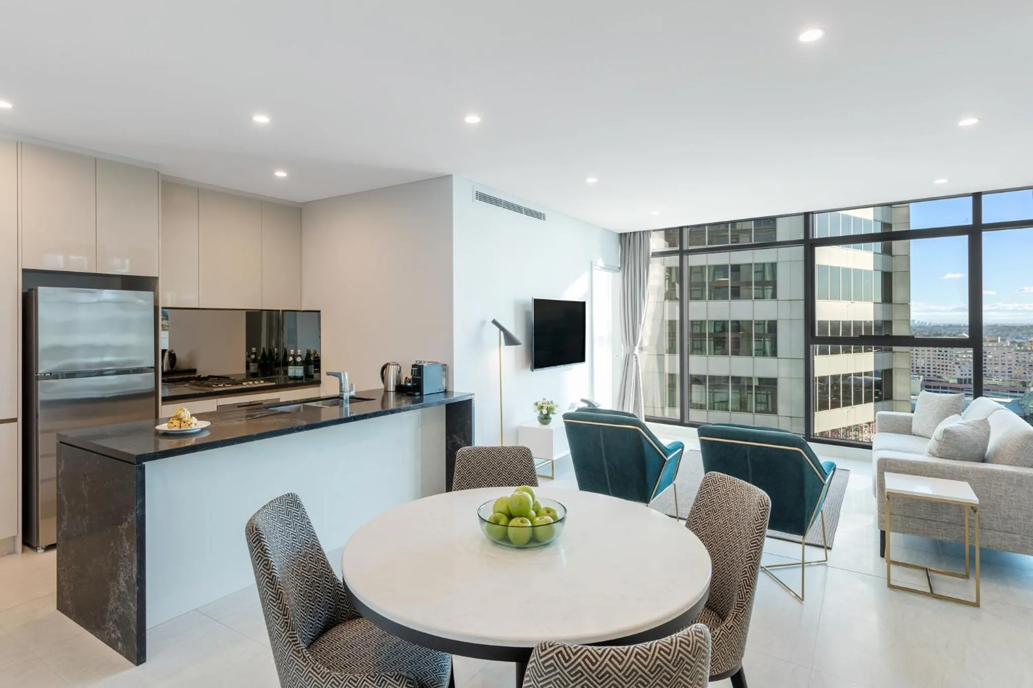Kitchen or kitchenette in Meriton Suites Sussex Street, Sydney
