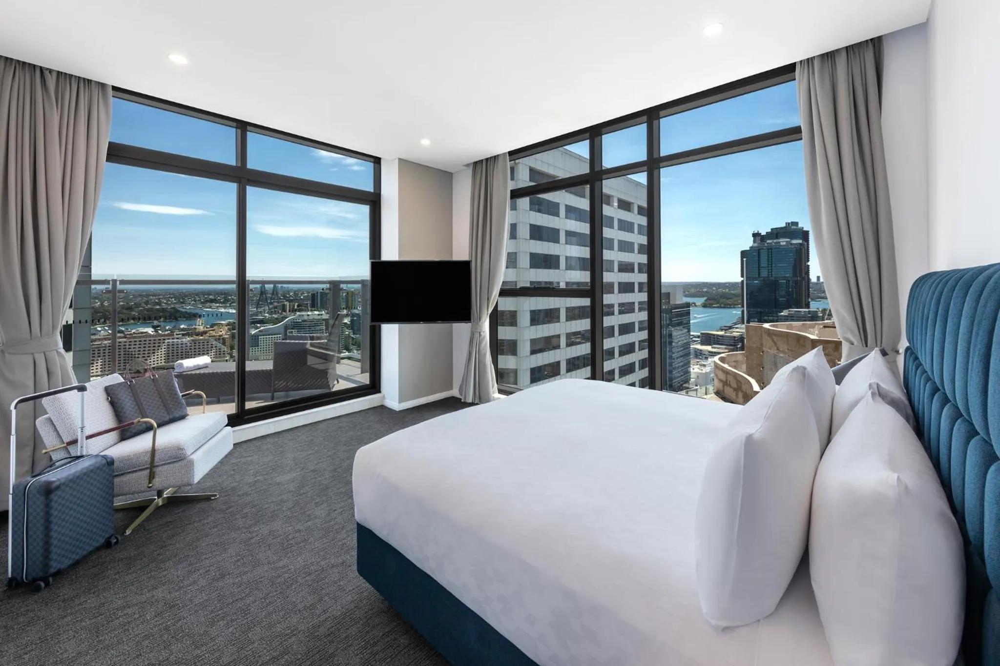 Bed in Meriton Suites Sussex Street, Sydney
