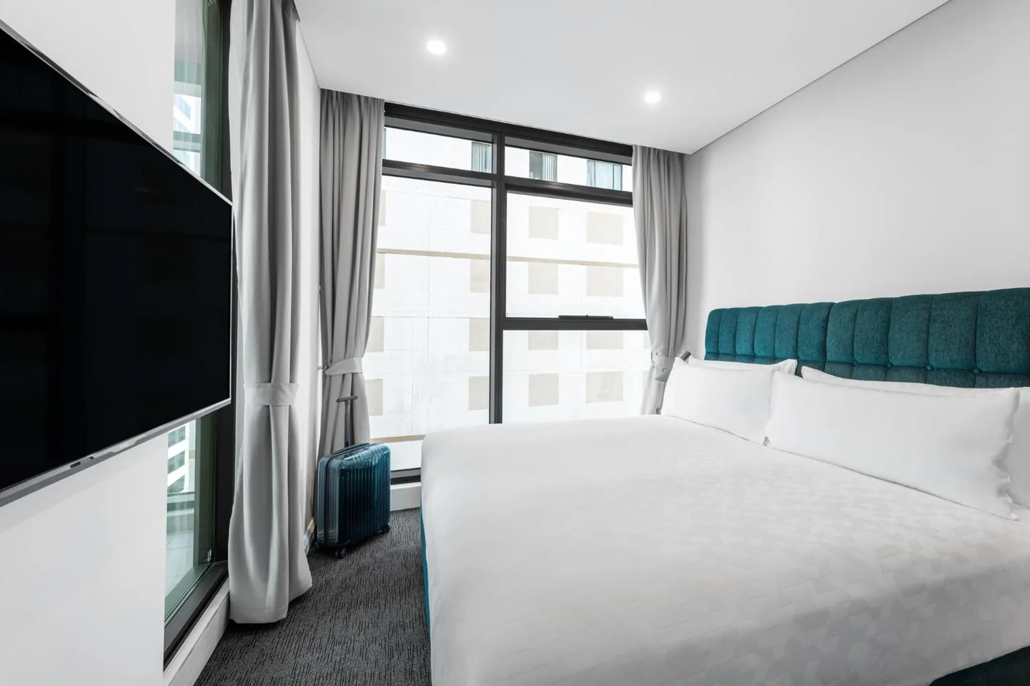 Bed in Meriton Suites Sussex Street, Sydney