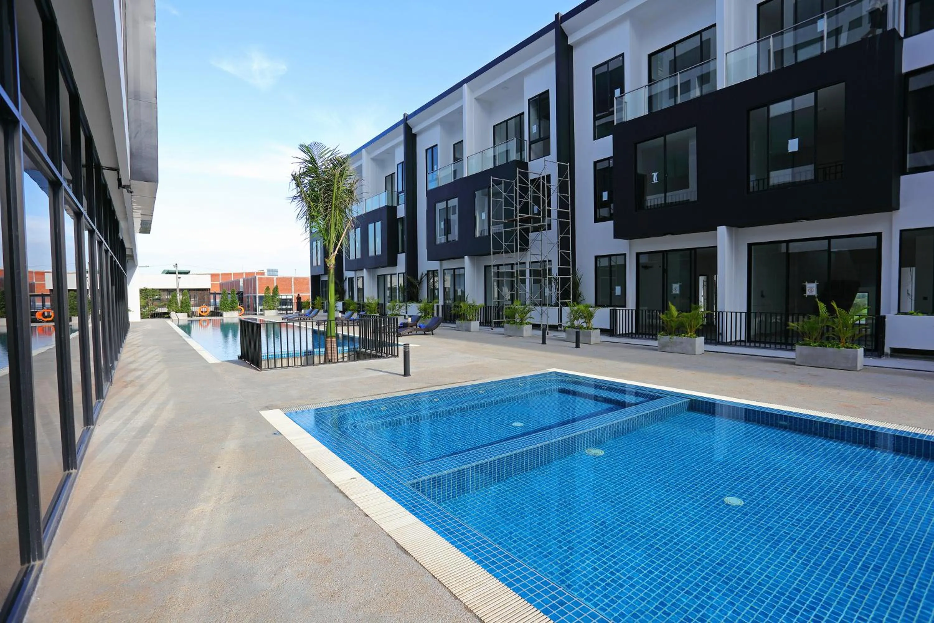 Swimming pool in Eco Garden Residences