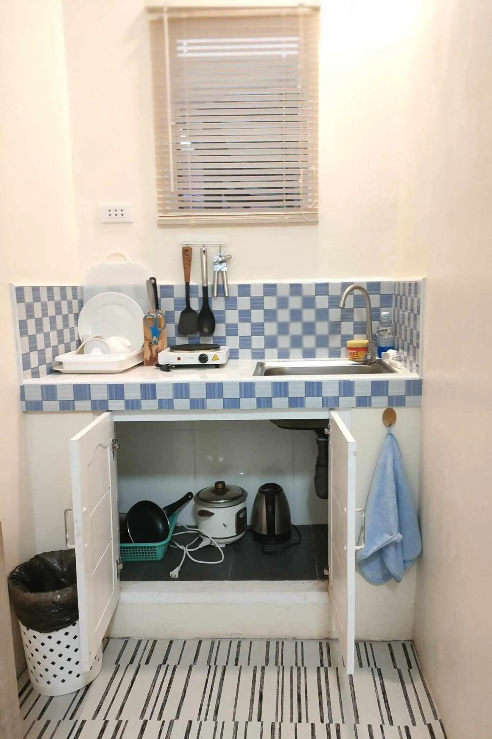 Kitchen or kitchenette in Intoy's Place Panglao near Beach