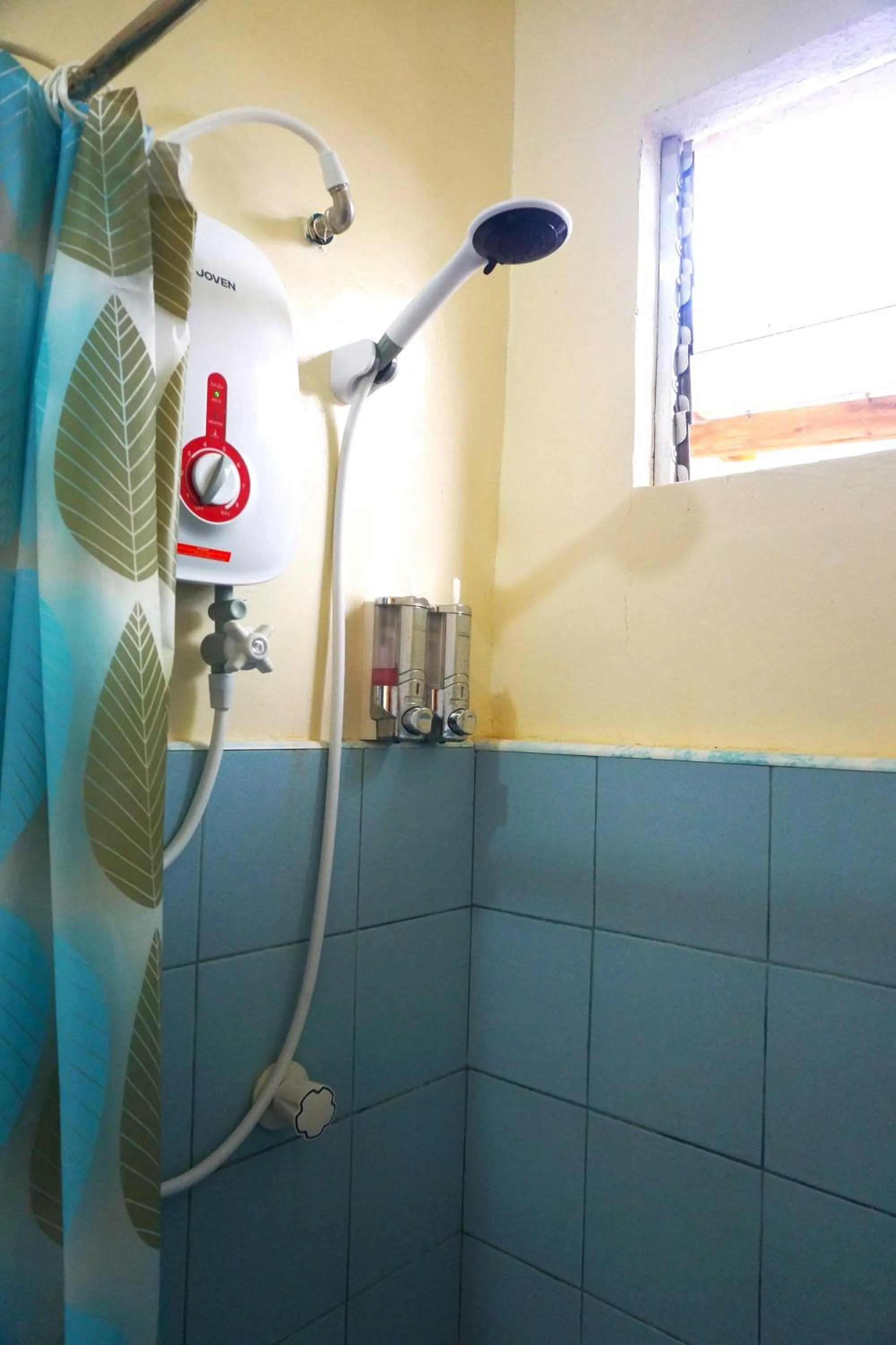 Shower in Intoy's Place Panglao near Beach