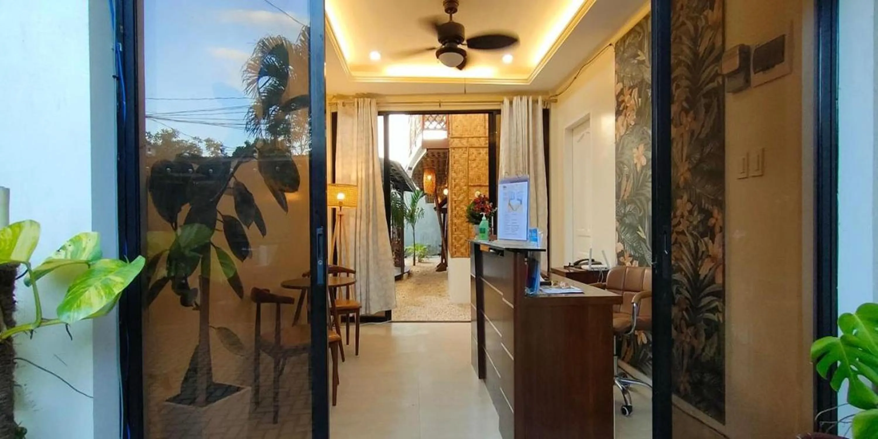 Lobby or reception in Intoy's Place Panglao near Beach
