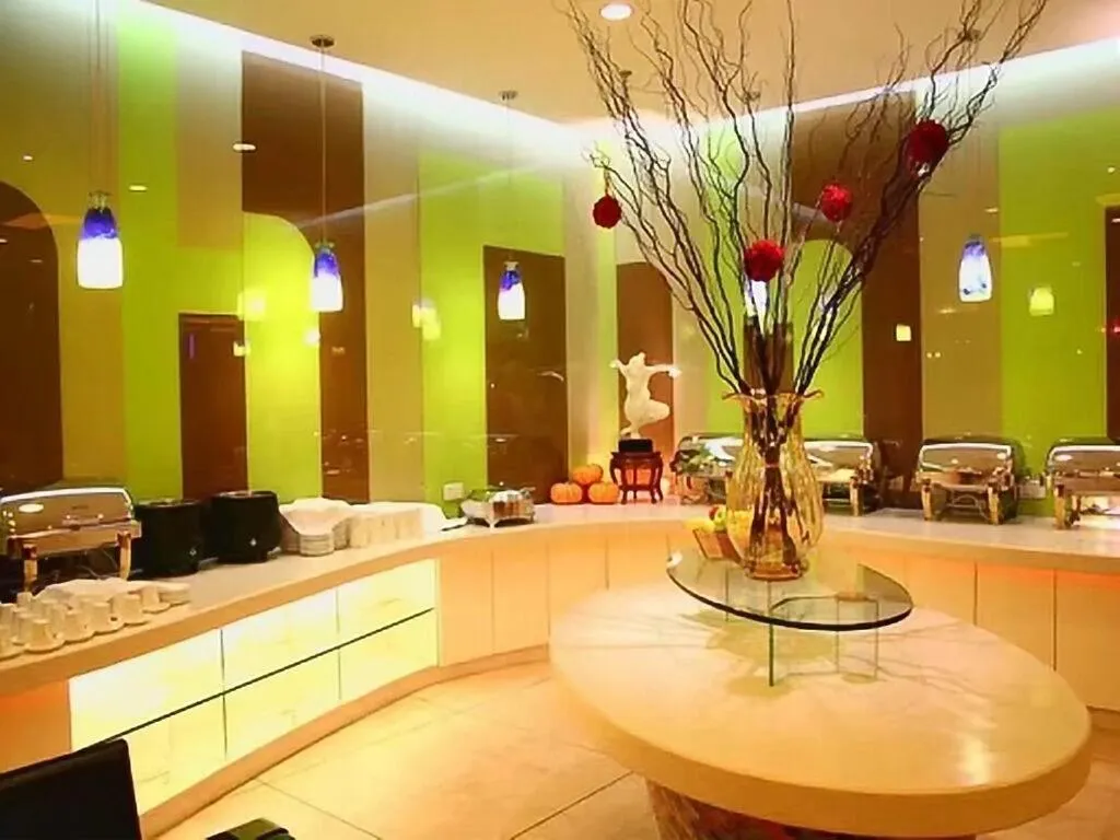 Restaurant/places to eat in Tomolo Hotel Wuzhan Branch