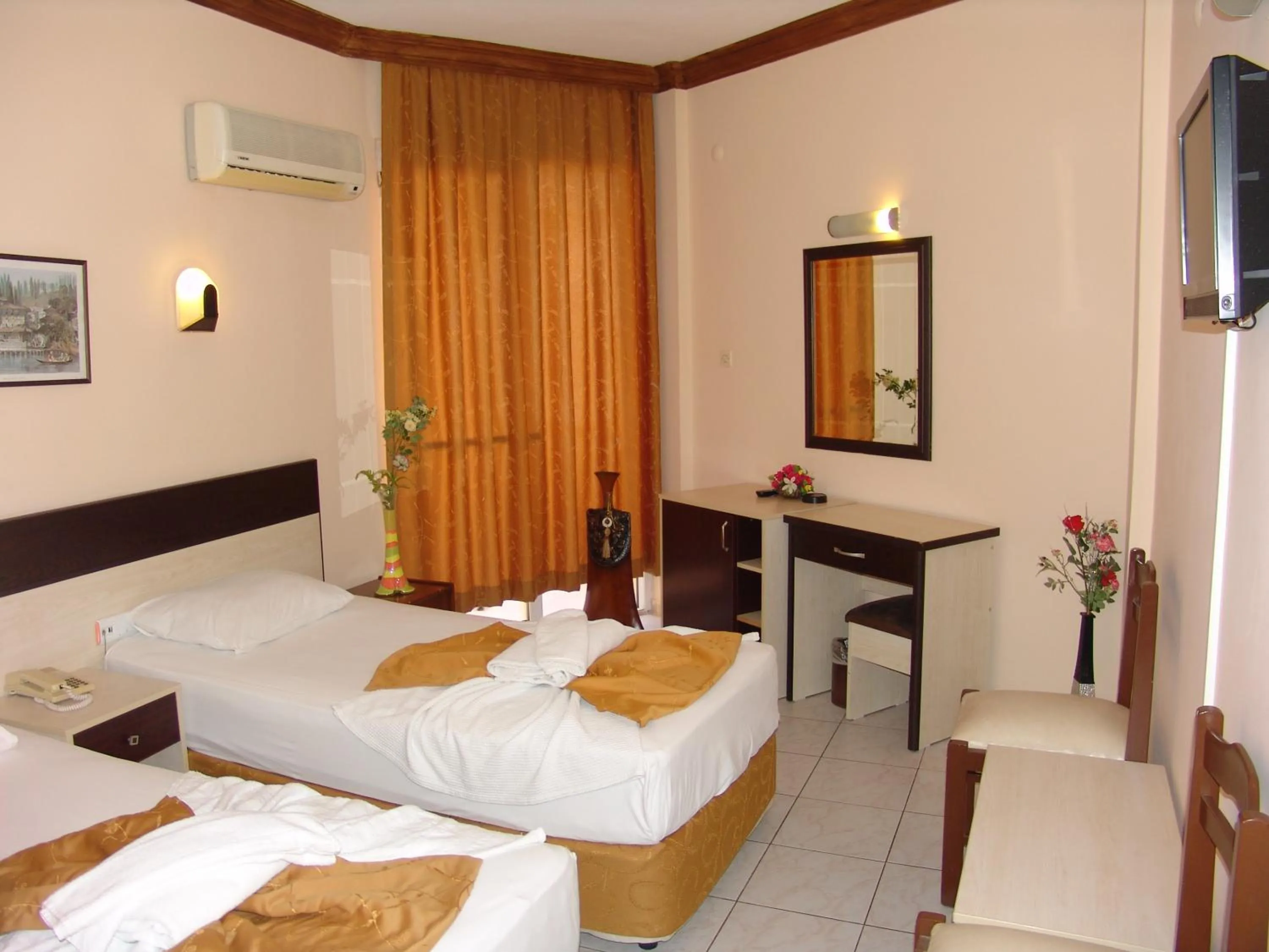 Photo of the whole room, Bed in Kleopatra Ikiz Hotel