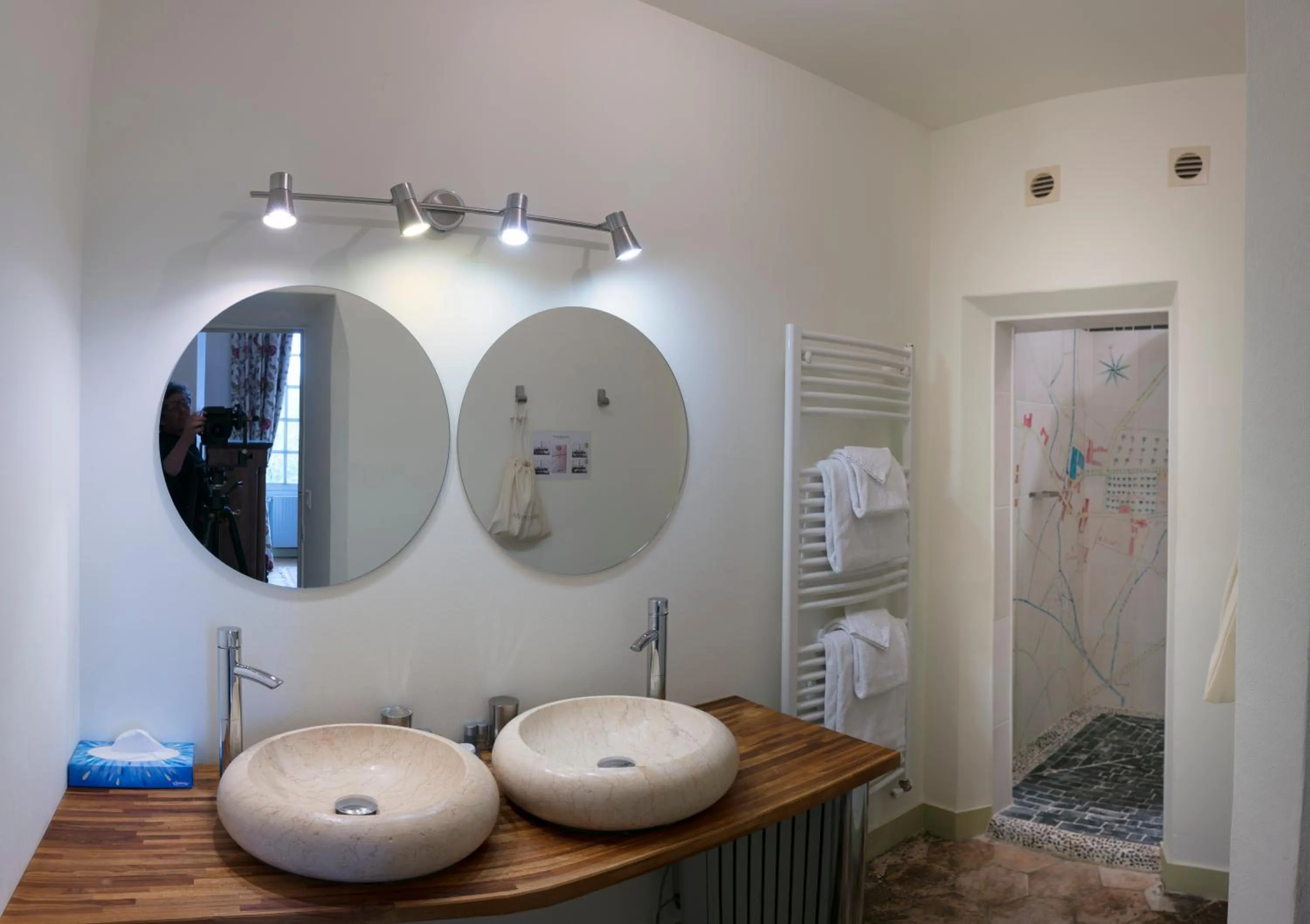 Bathroom in Chambres d'hôtes au Château de Gizeux