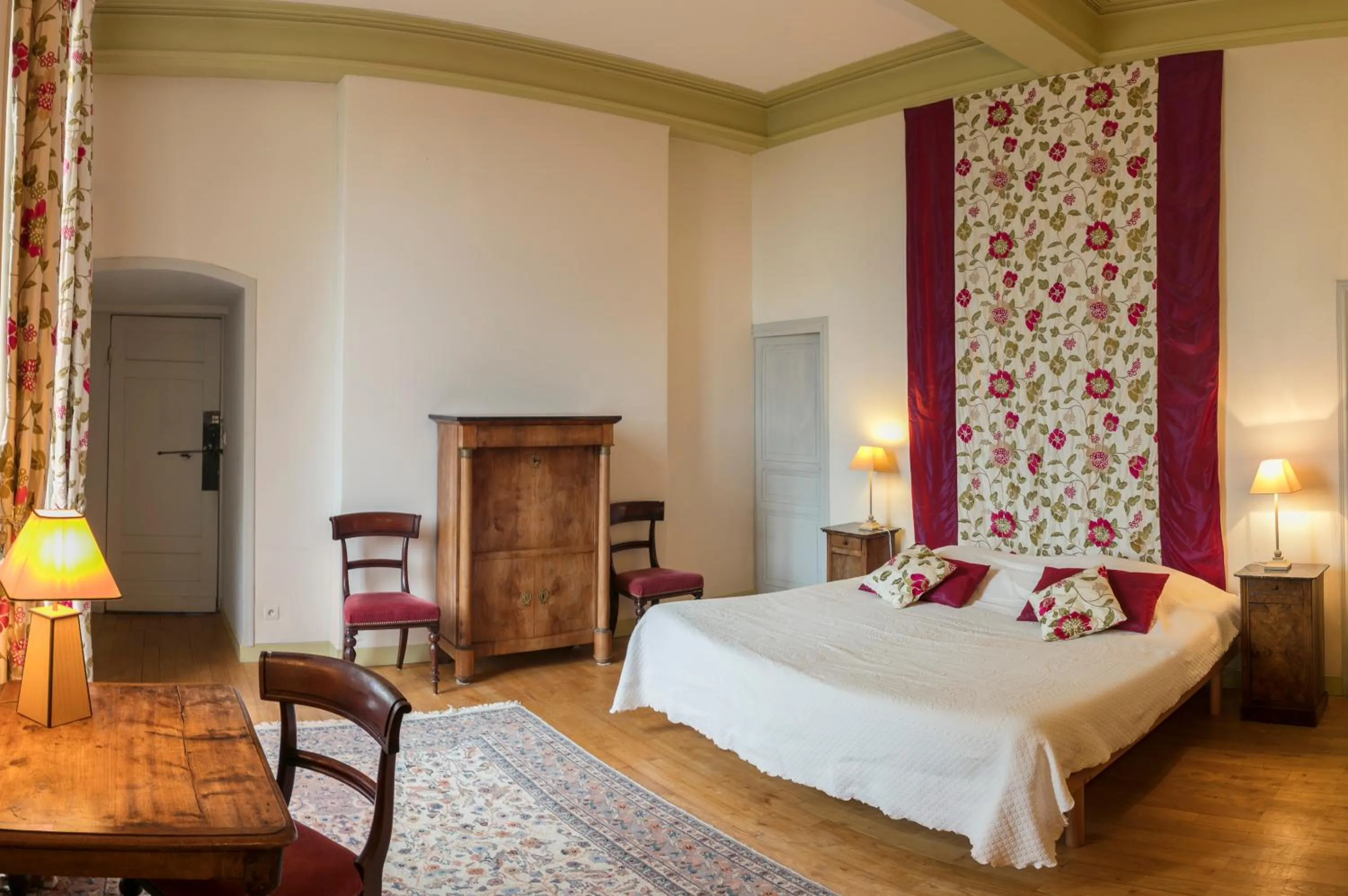Bed in Chambres d'hôtes au Château de Gizeux