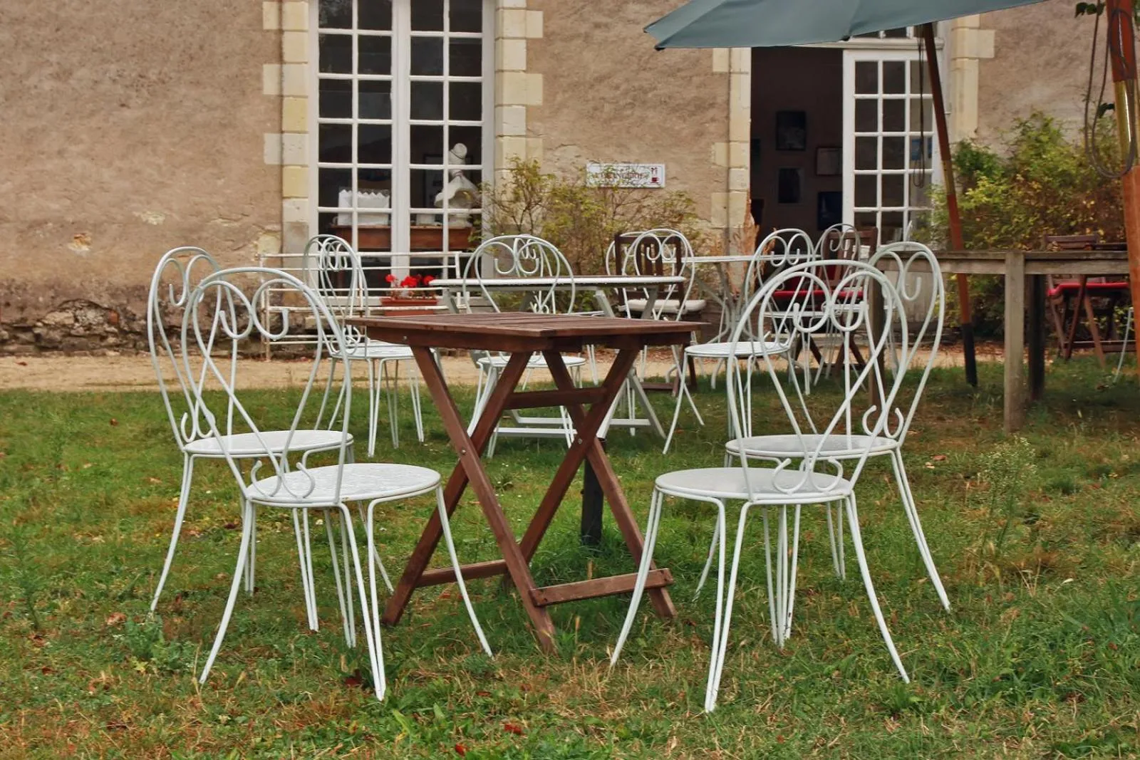 Patio in Chambres d'hôtes au Château de Gizeux