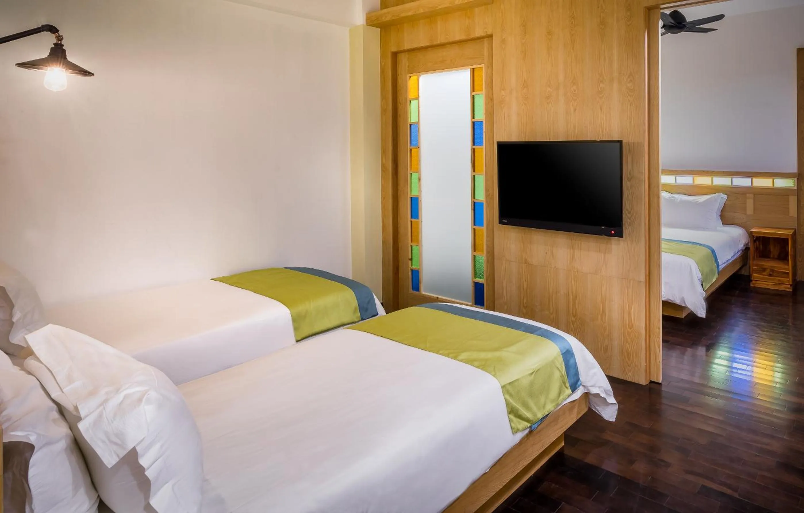 Communal lounge/ TV room, Bed in Treasures Hotel and Suites