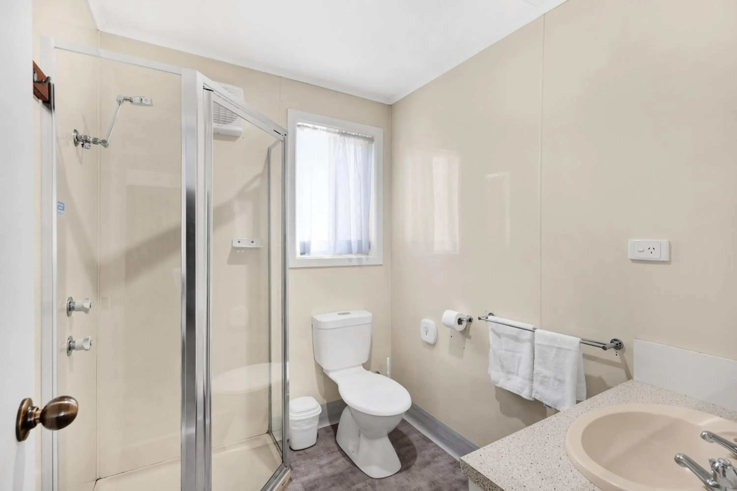 Two-Bedroom Bungalow in Moana Beach Tourist Park Two-Bedroom Bungalow in Moana Beach Tourist Park