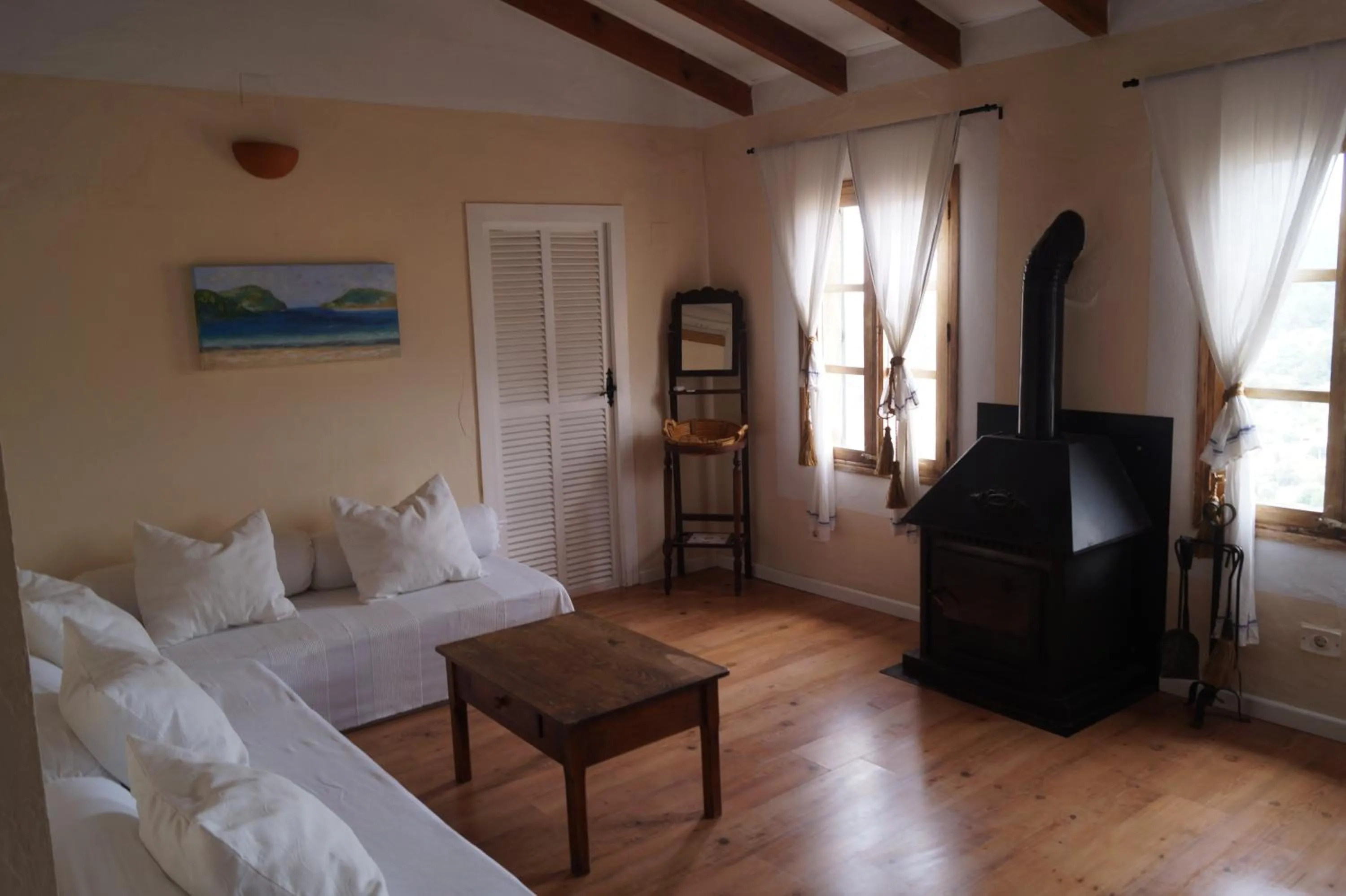 Living room, Bed in Sa Plana Petit Hotel