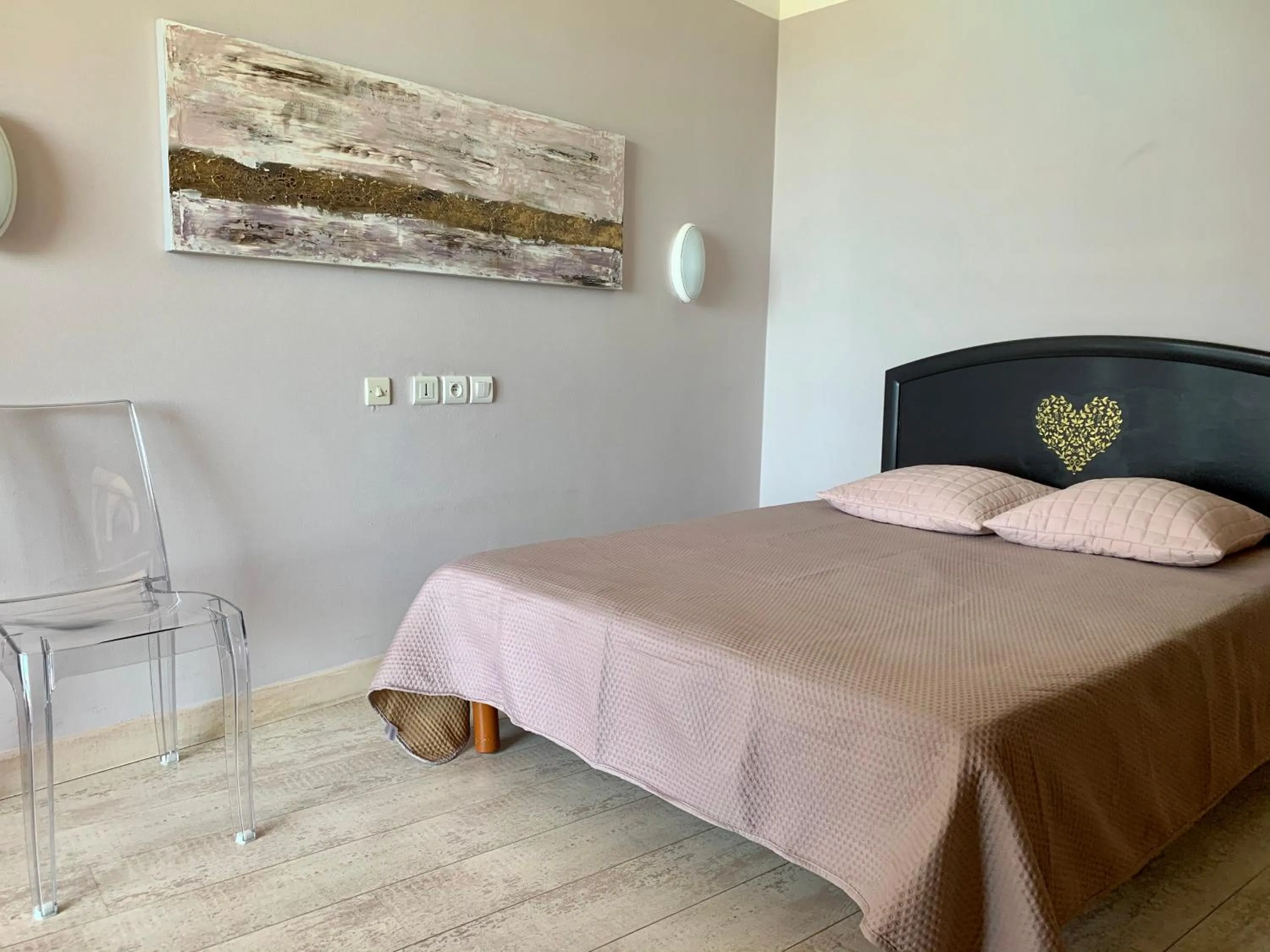 Photo of the whole room, Bed in Hotel Celine