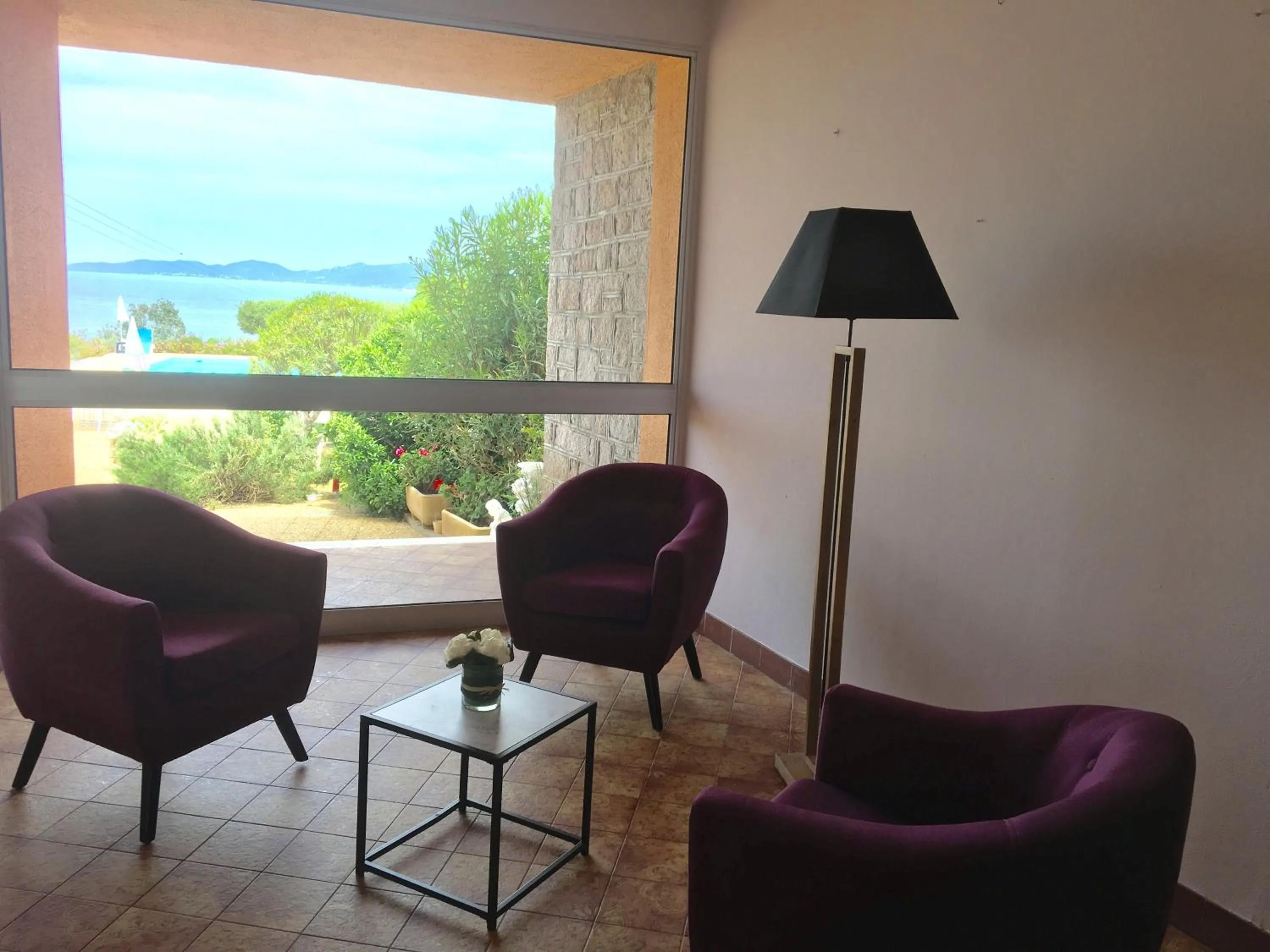 Communal lounge/ TV room in Hotel Celine