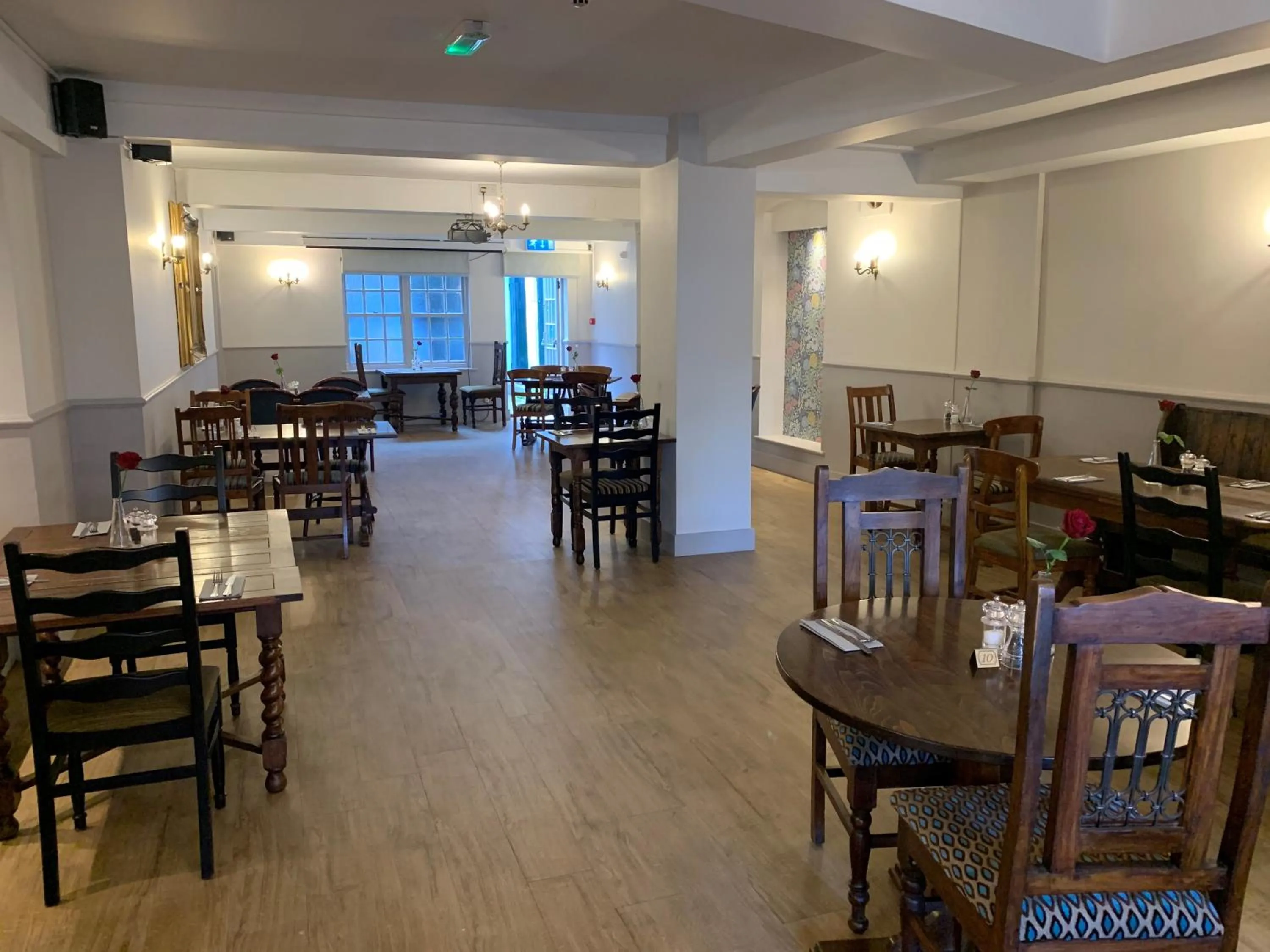 Restaurant/places to eat in Castle Hotel