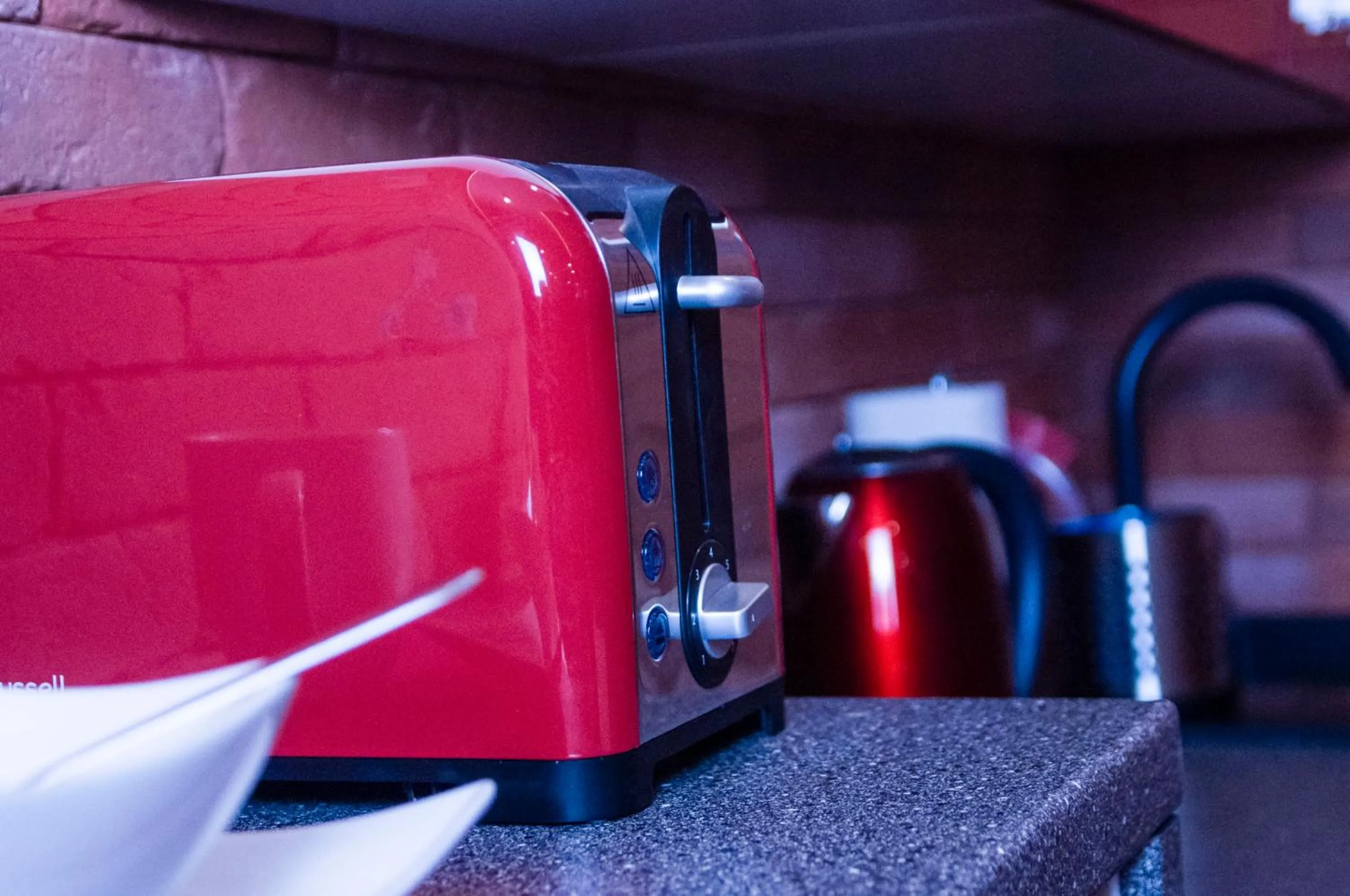 Photo of the whole room in Jacuzzi Apartment Red